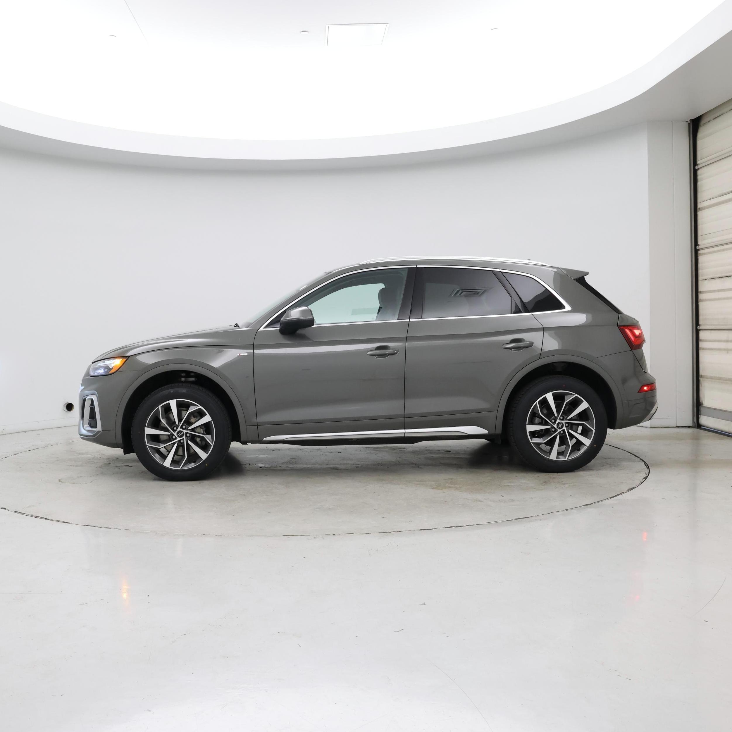 Thumbnail: 2024 Audi Q5 - 3