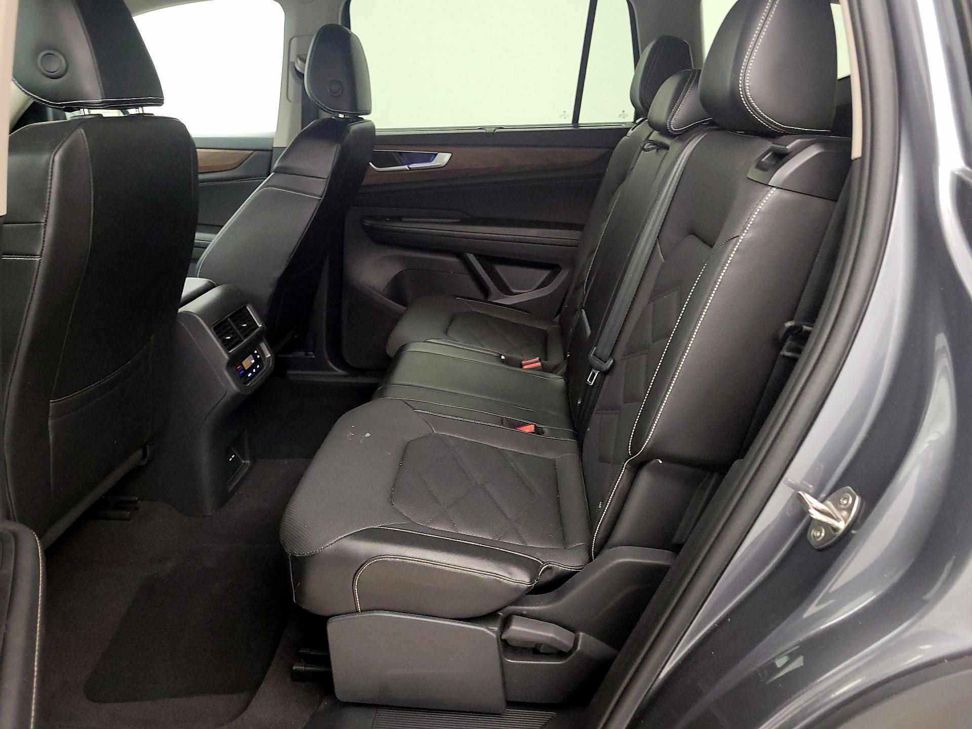 Thumbnail: 2024 Volkswagen Atlas - 19