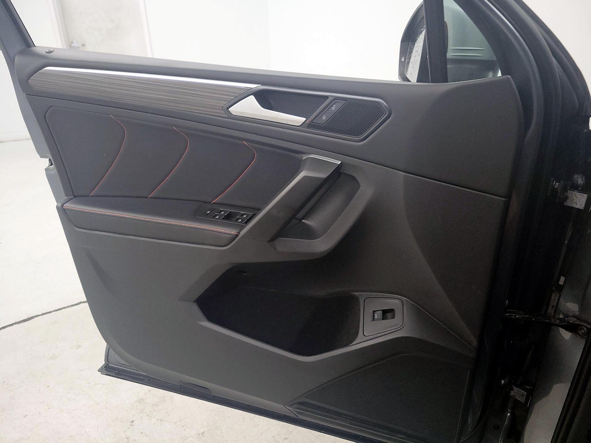 Thumbnail: 2024 Volkswagen Tiguan - 12