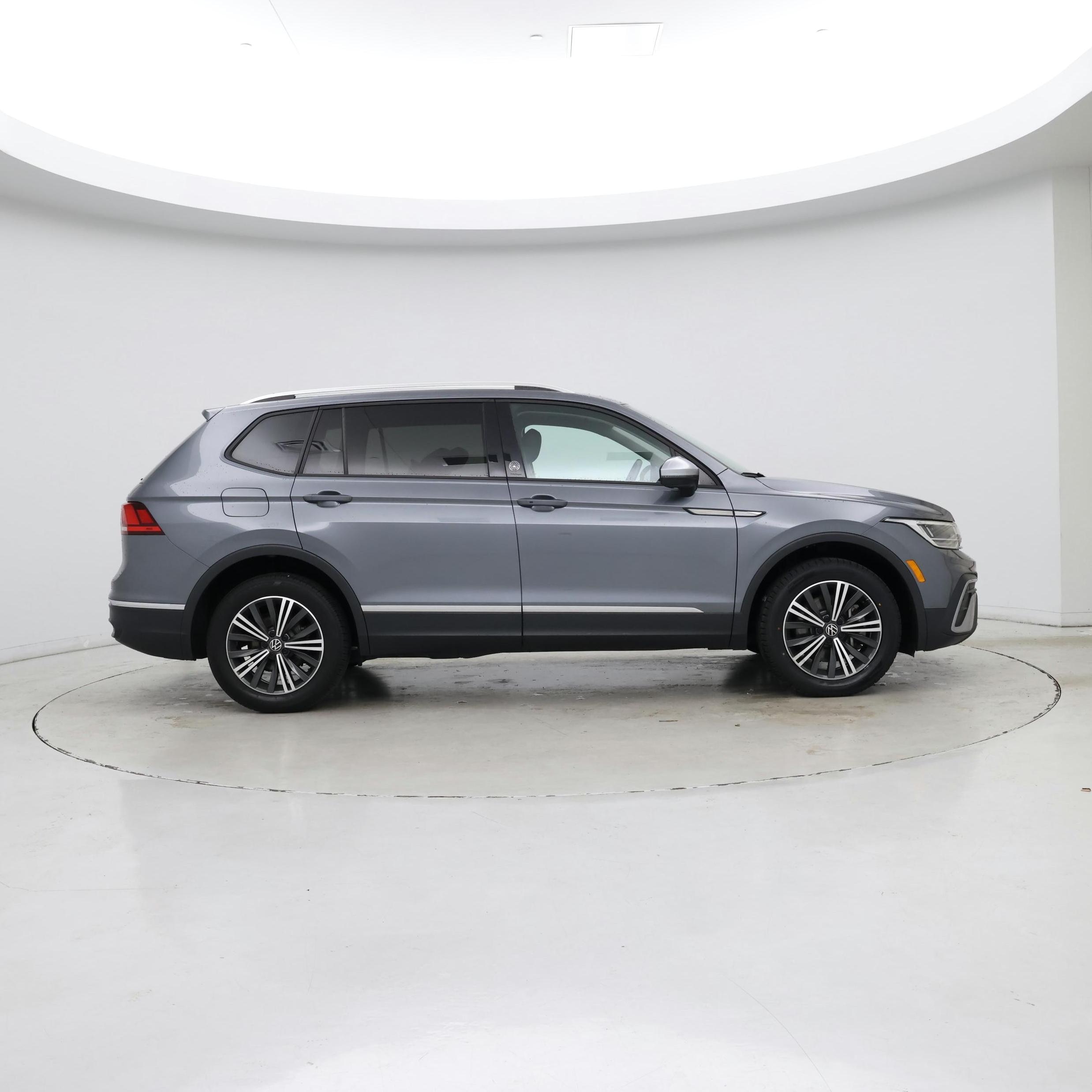 Thumbnail: 2024 Volkswagen Tiguan - 7