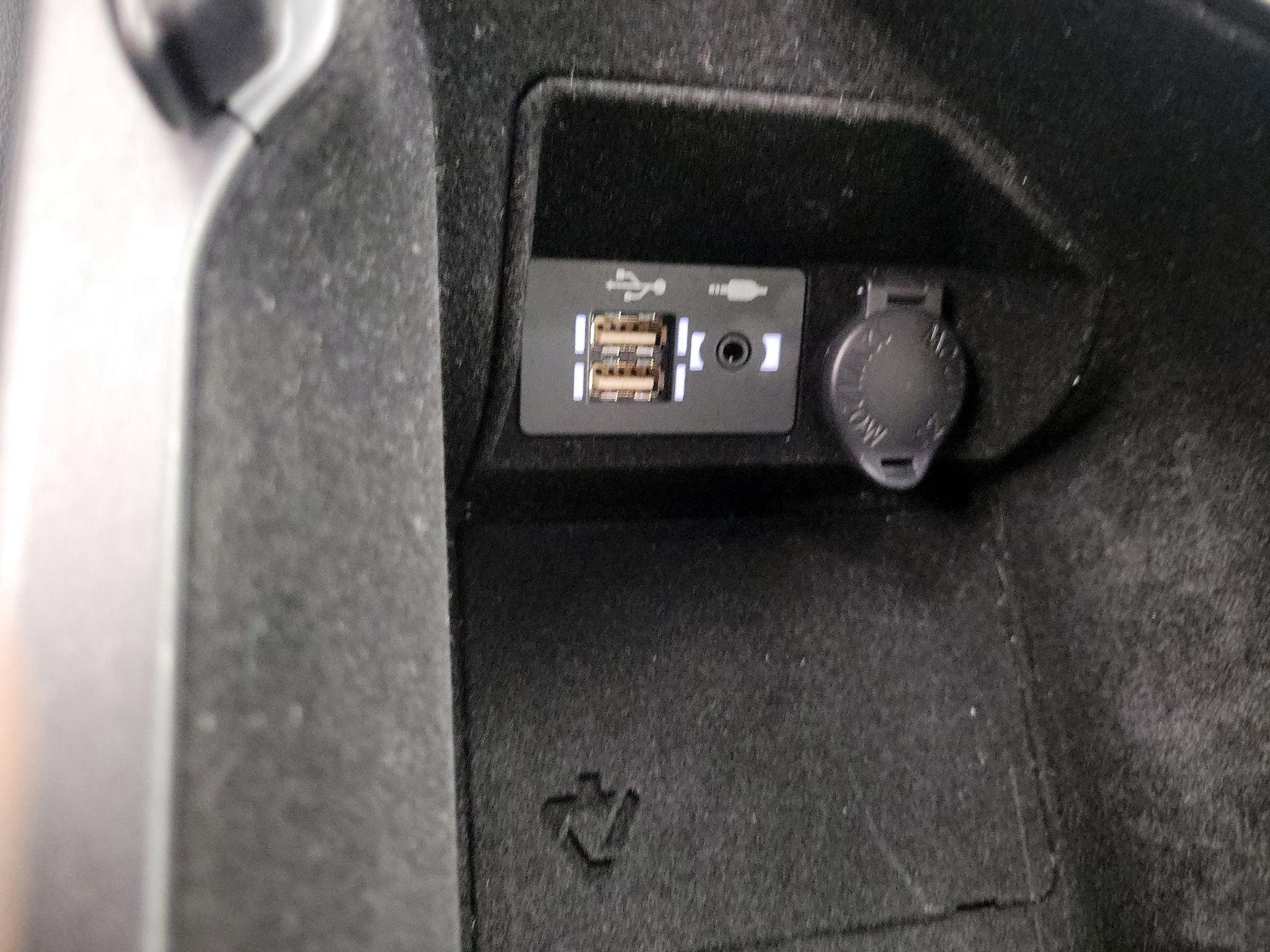 Thumbnail: 2021 Lexus IS - 18