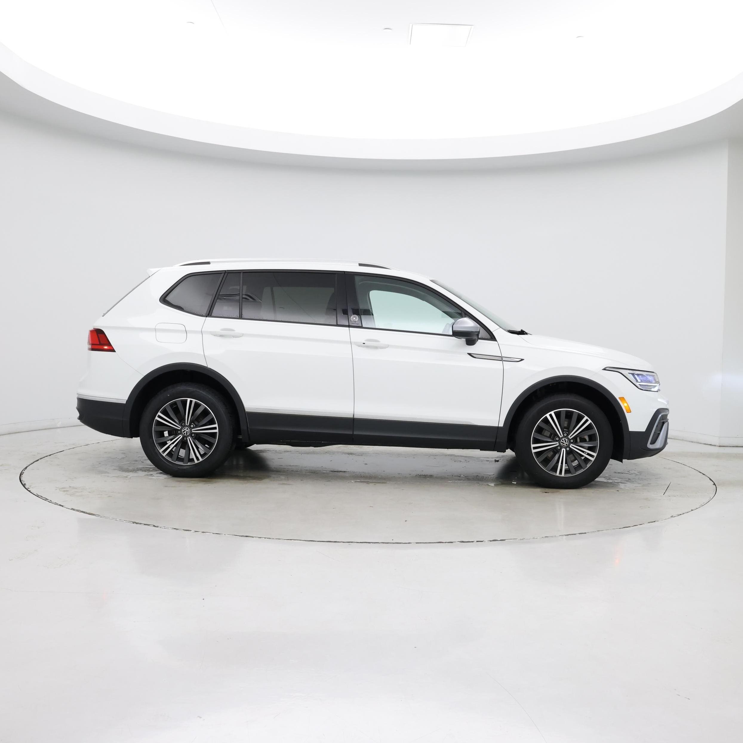 Thumbnail: 2024 Volkswagen Tiguan - 7