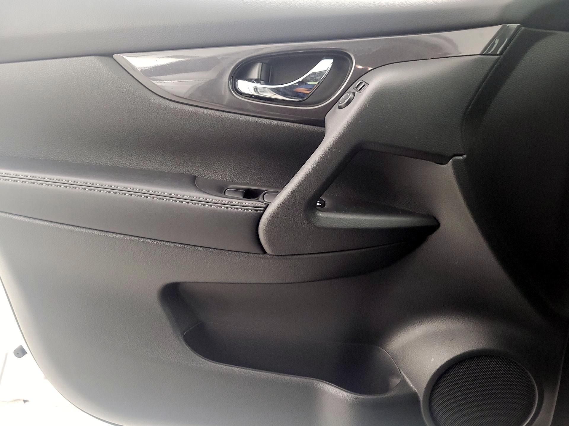 Thumbnail: 2020 Nissan Rogue - 12