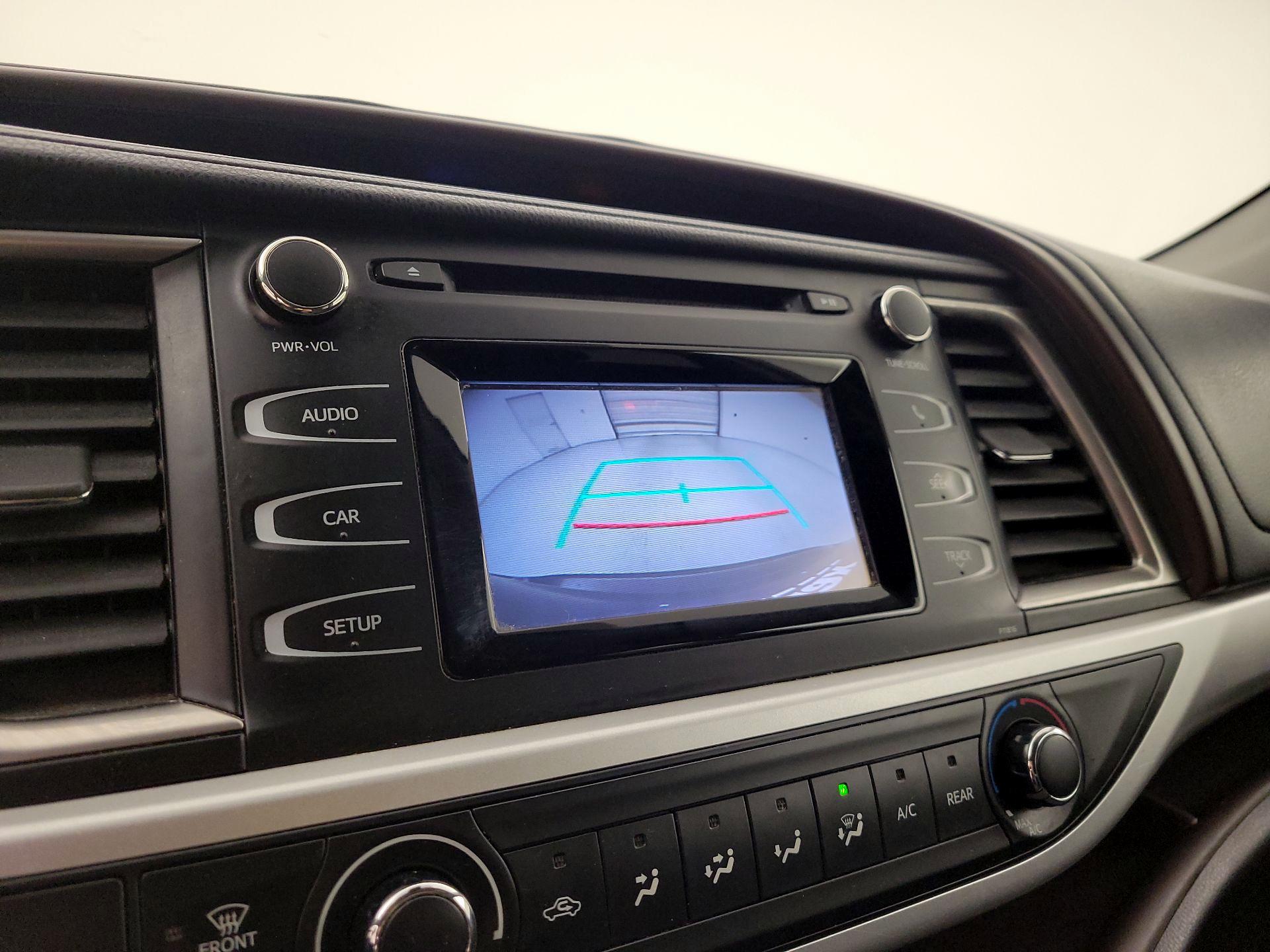 Thumbnail: 2019 Toyota Highlander - 14