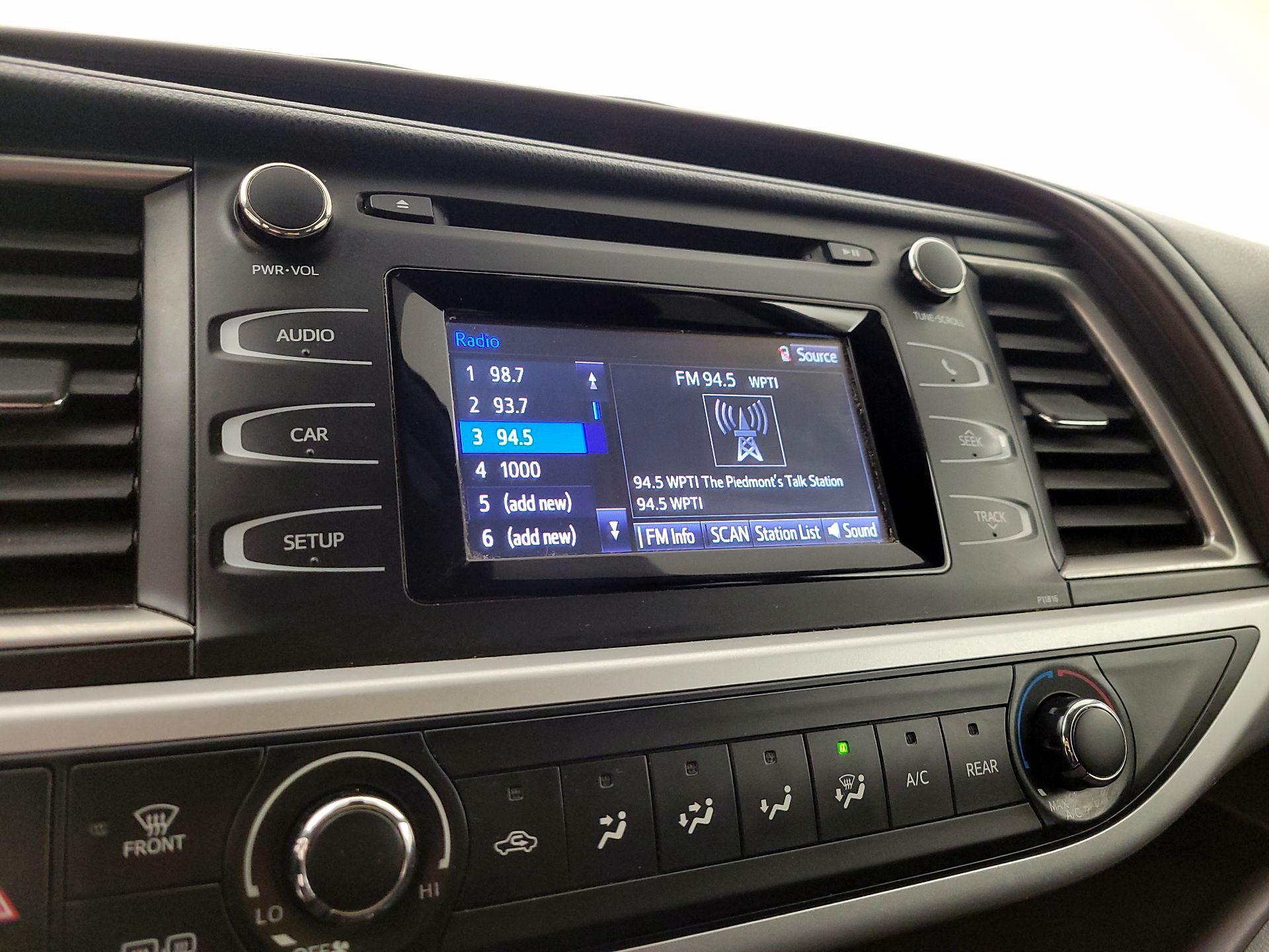 Thumbnail: 2019 Toyota Highlander - 15