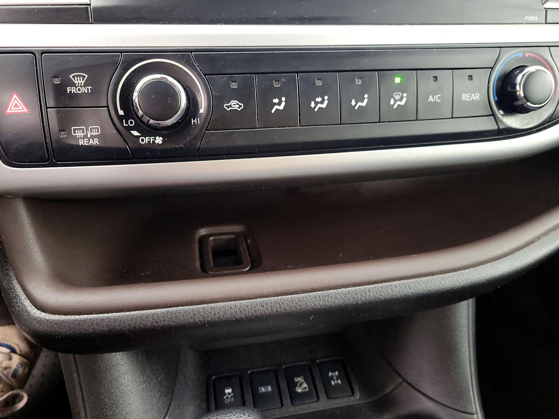 Thumbnail: 2019 Toyota Highlander - 16