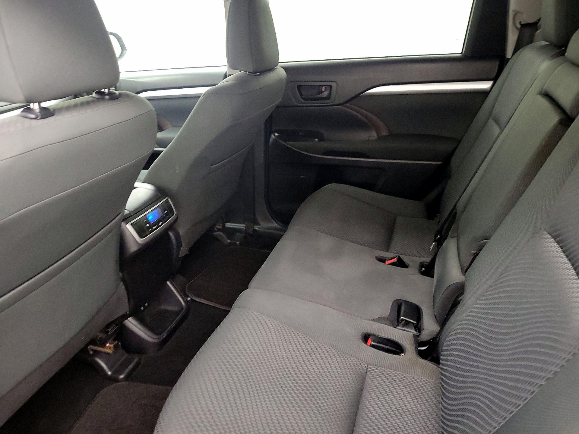 Thumbnail: 2019 Toyota Highlander - 19