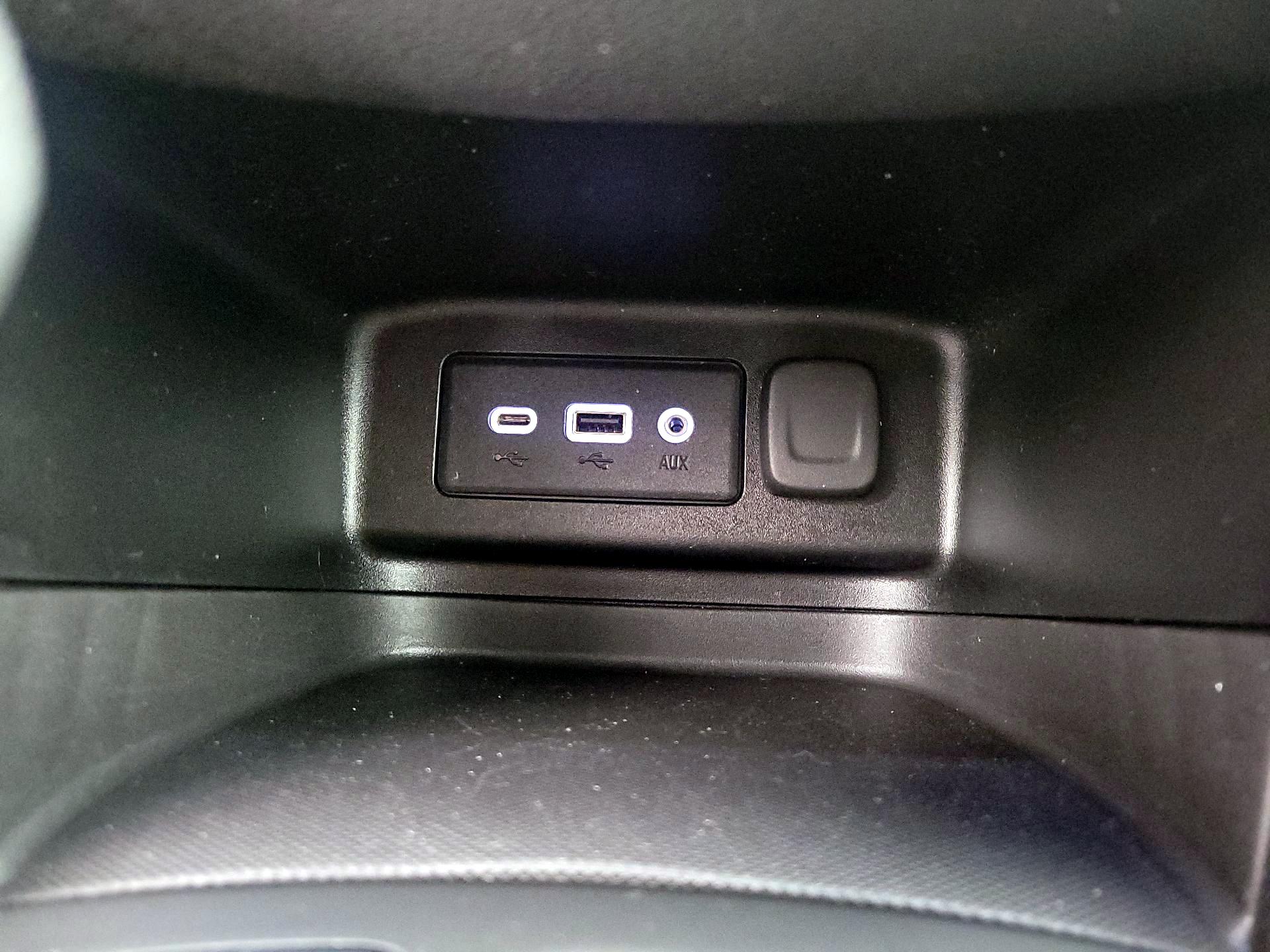 Thumbnail: 2020 Chevrolet Equinox - 18