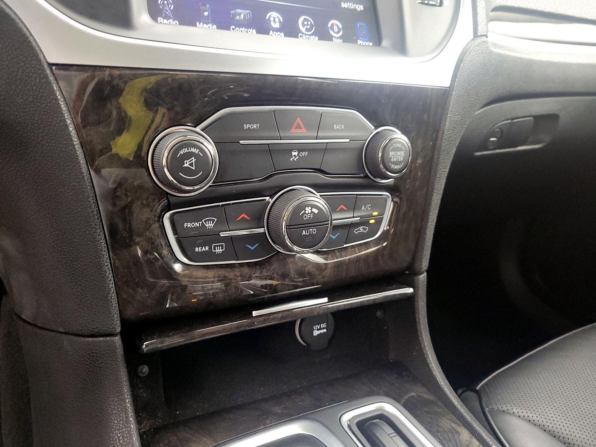 Thumbnail: 2015 Chrysler 300 - 17