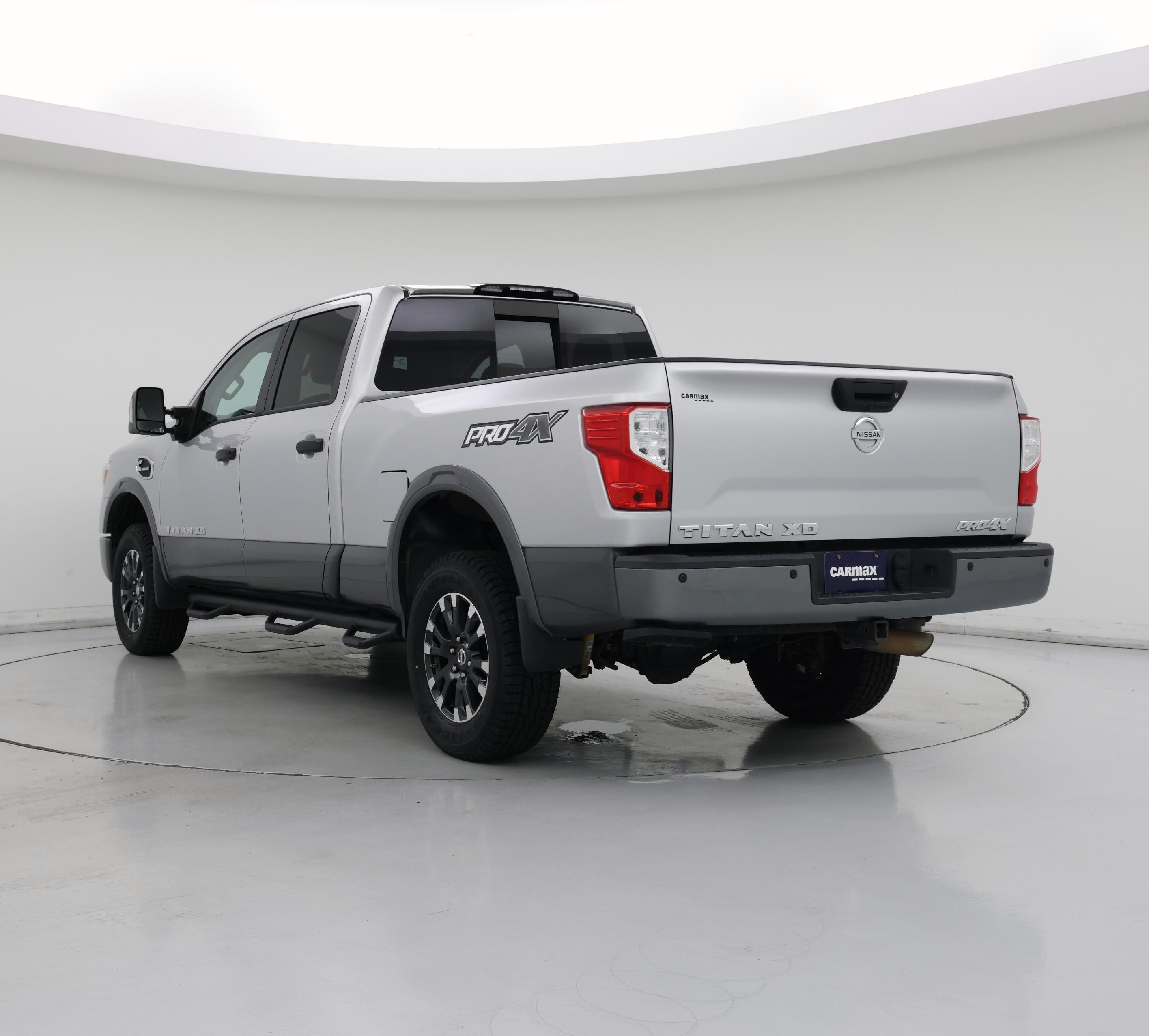 Thumbnail: 2019 Nissan Titan - 2
