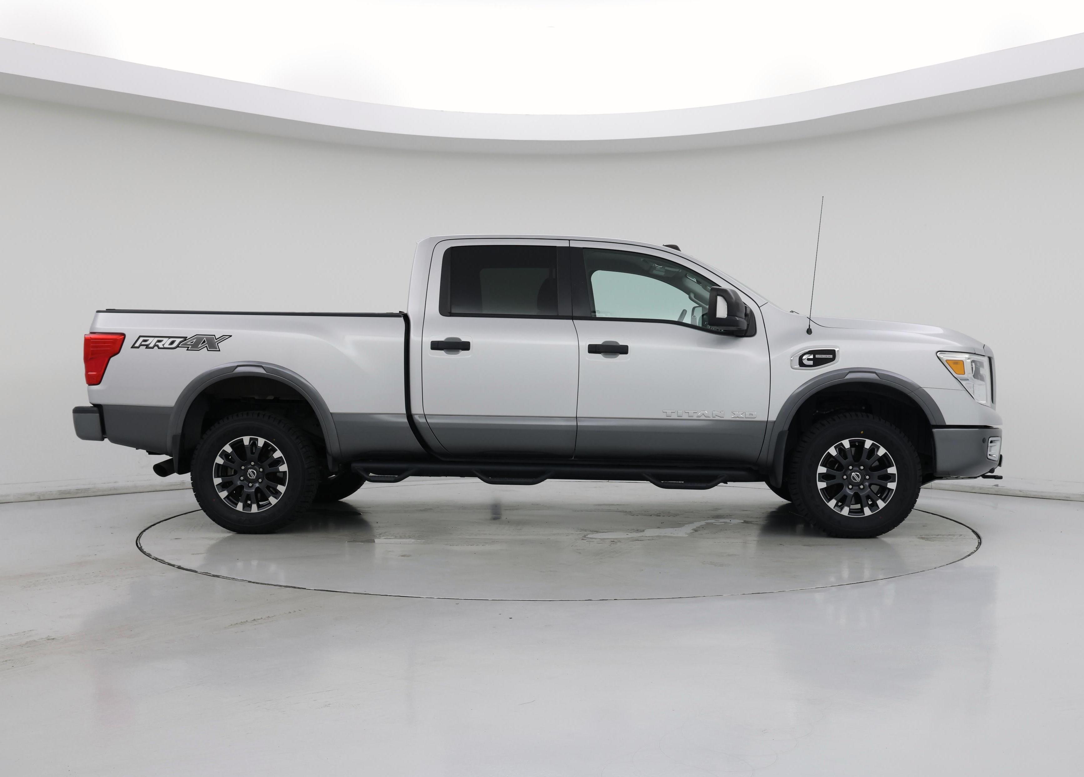 Thumbnail: 2019 Nissan Titan - 7