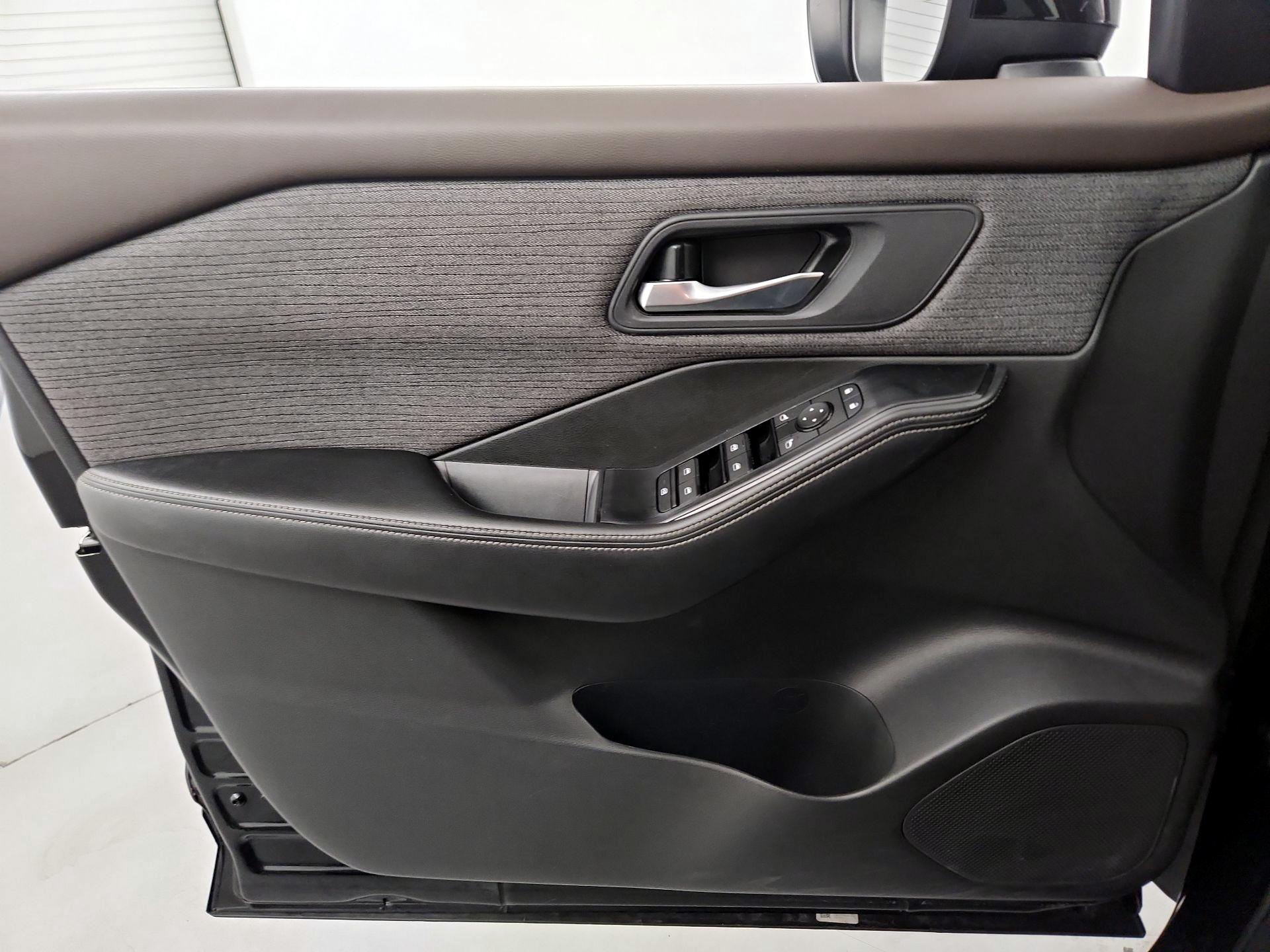 Thumbnail: 2023 Nissan Rogue - 12