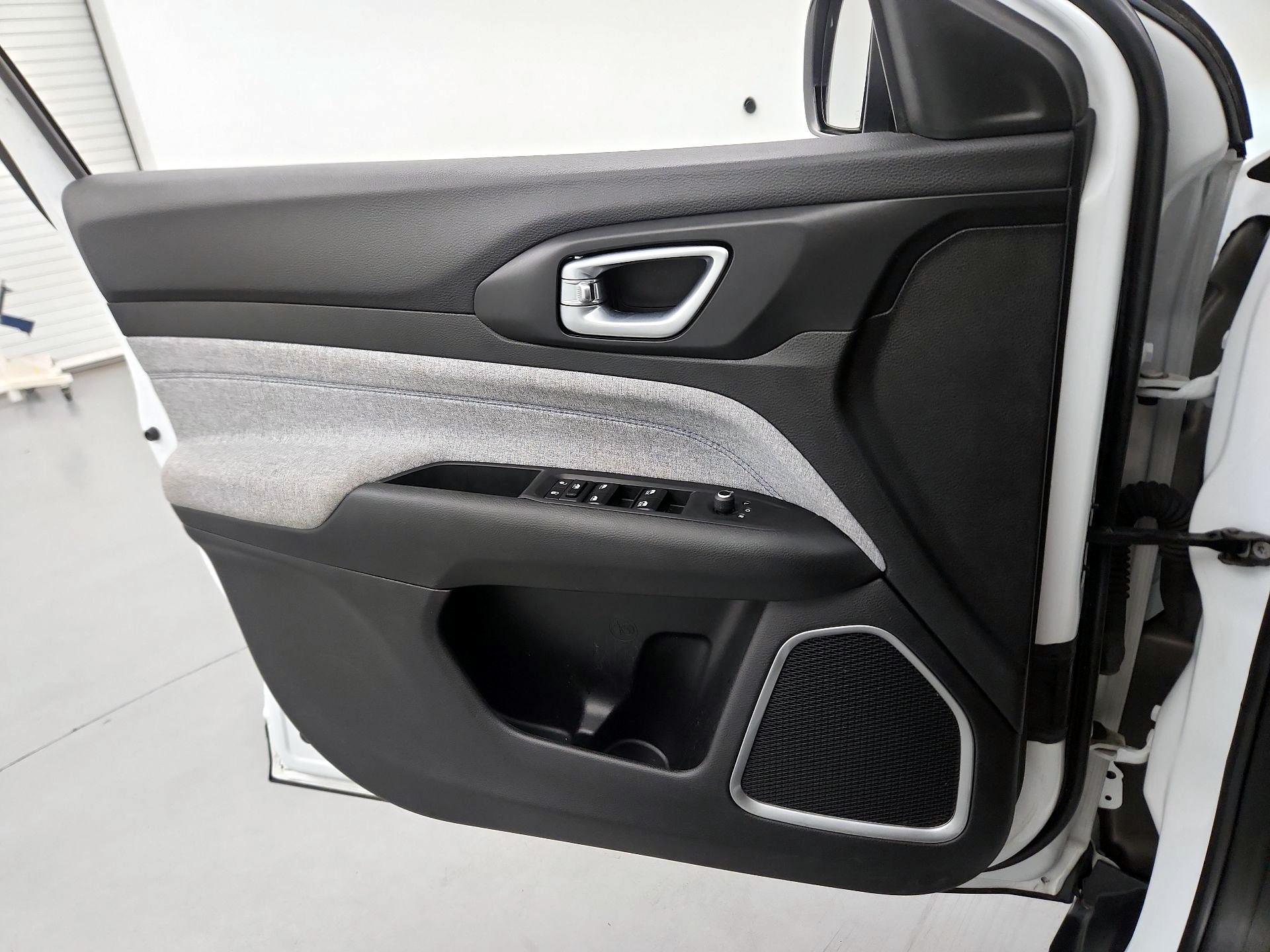 Thumbnail: 2023 Jeep Compass - 12