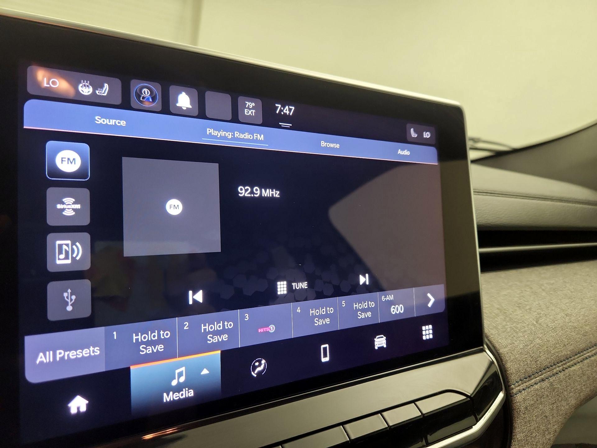 Thumbnail: 2023 Jeep Compass - 15