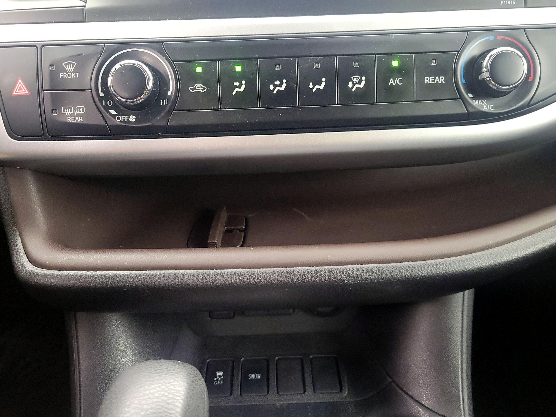 Thumbnail: 2019 Toyota Highlander - 16