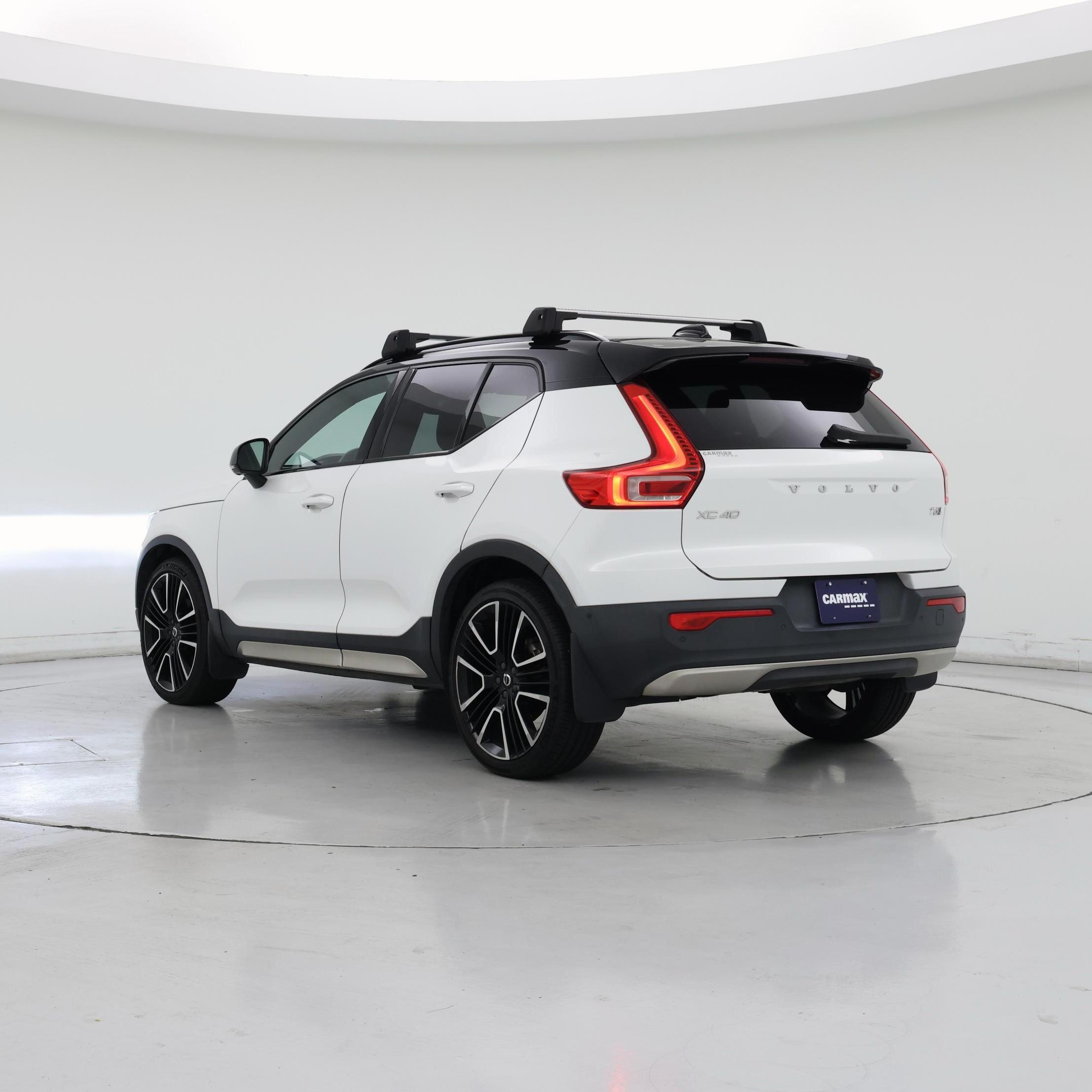 Thumbnail: 2021 Volvo XC40 - 2