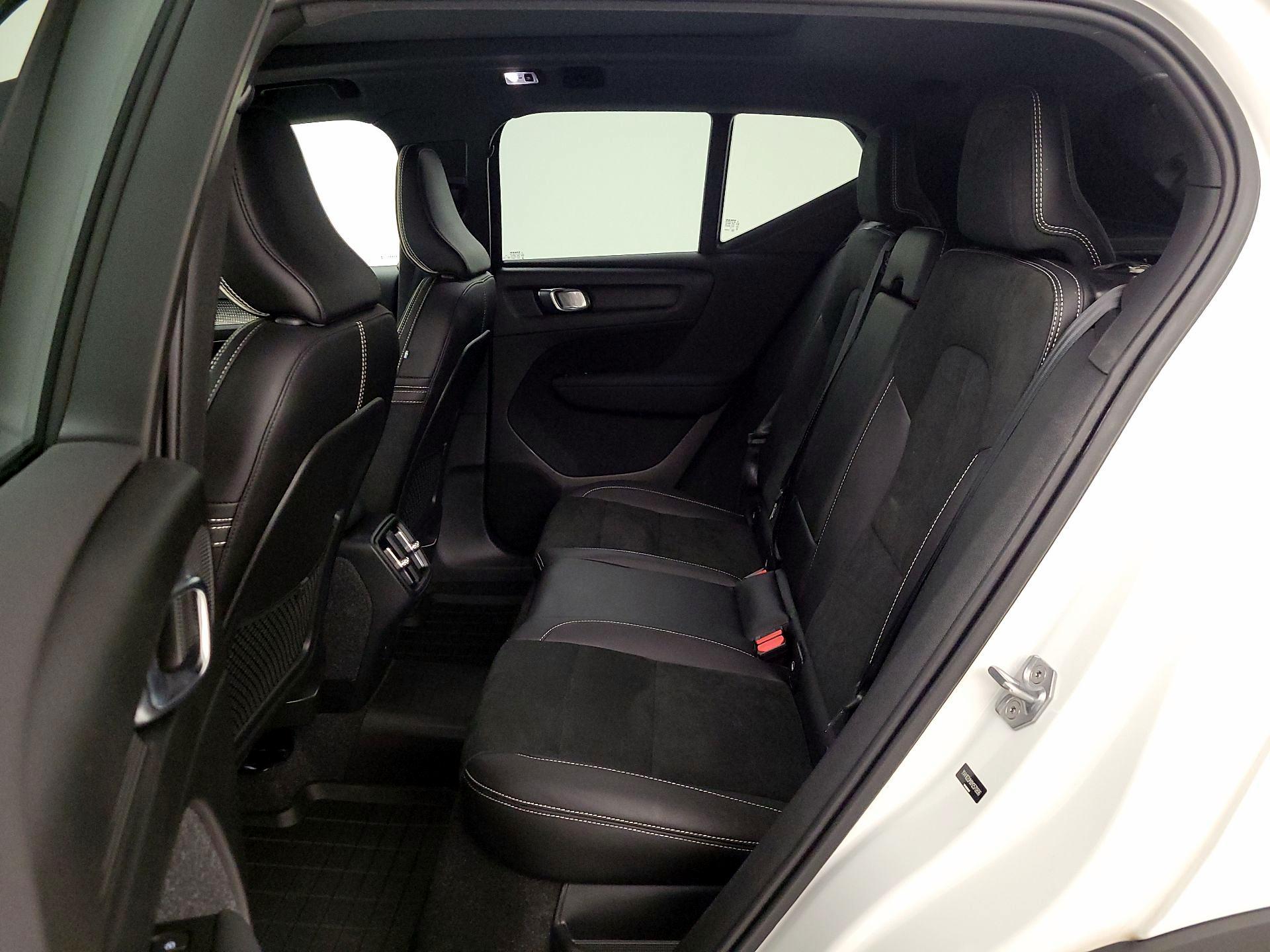 Thumbnail: 2021 Volvo XC40 - 20