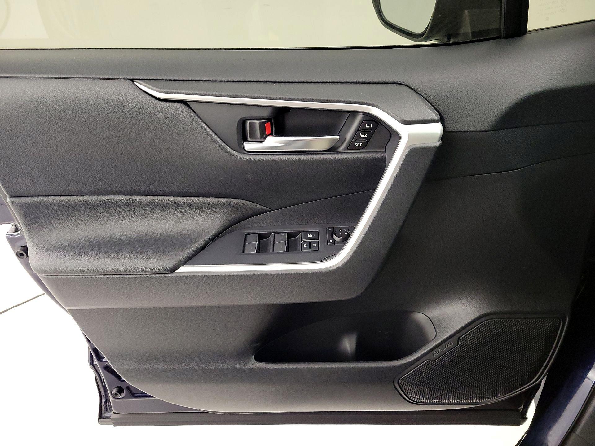 Thumbnail: 2022 Toyota RAV4 - 12