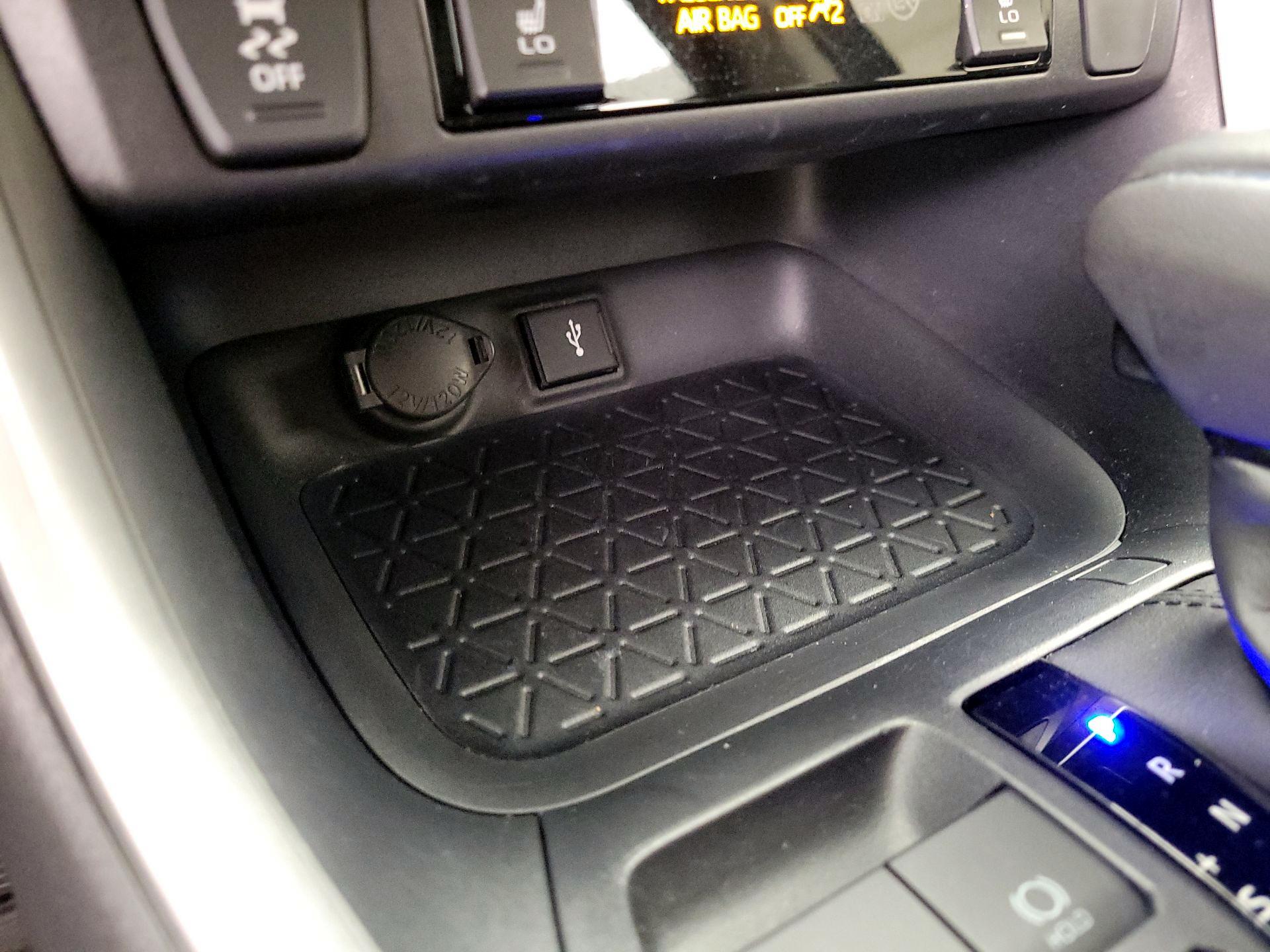 Thumbnail: 2022 Toyota RAV4 - 19