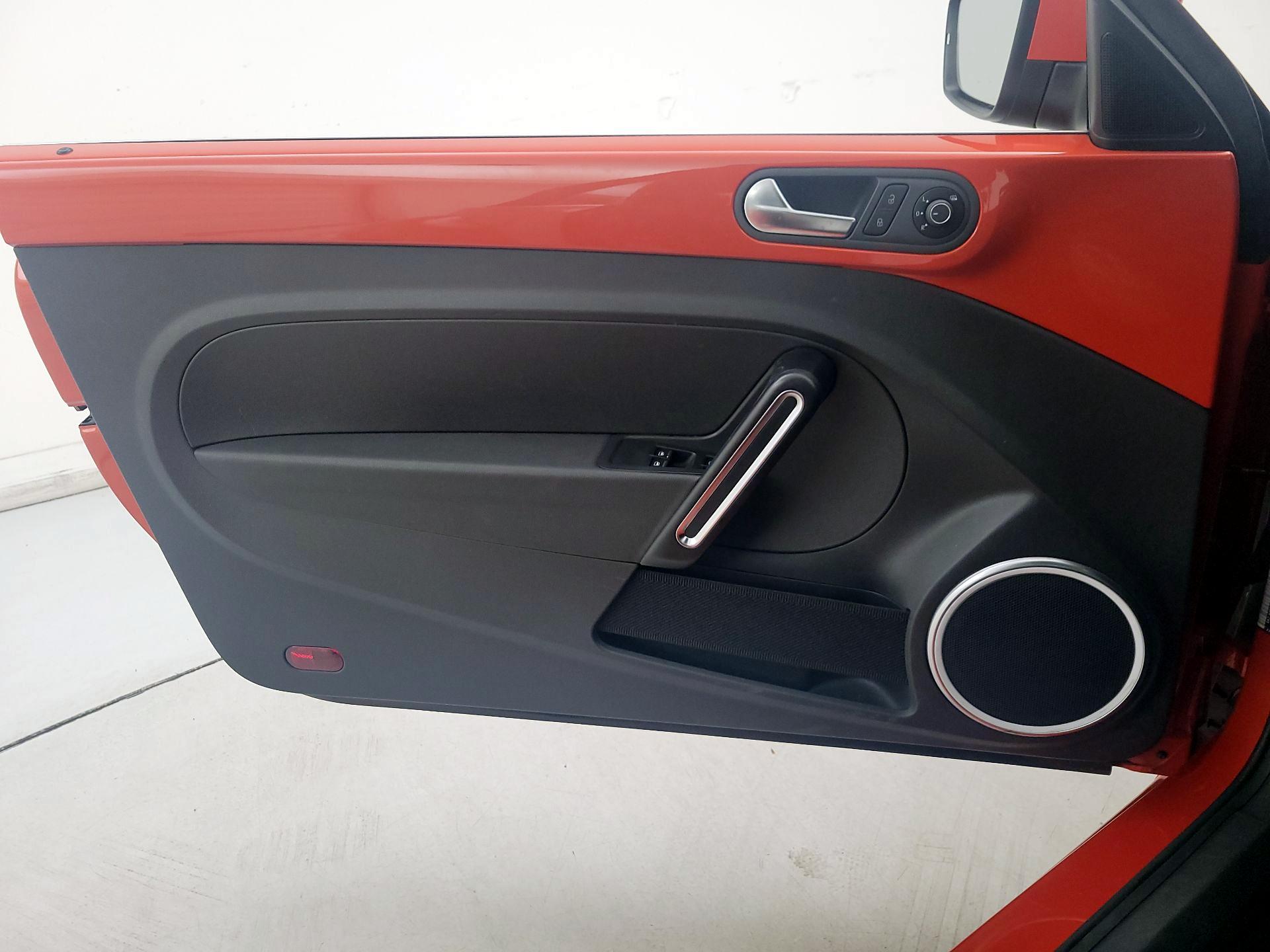 Thumbnail: 2017 Volkswagen Beetle - 12