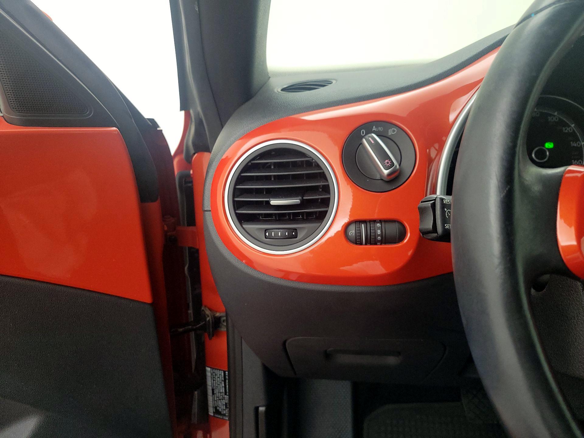 Thumbnail: 2017 Volkswagen Beetle - 13