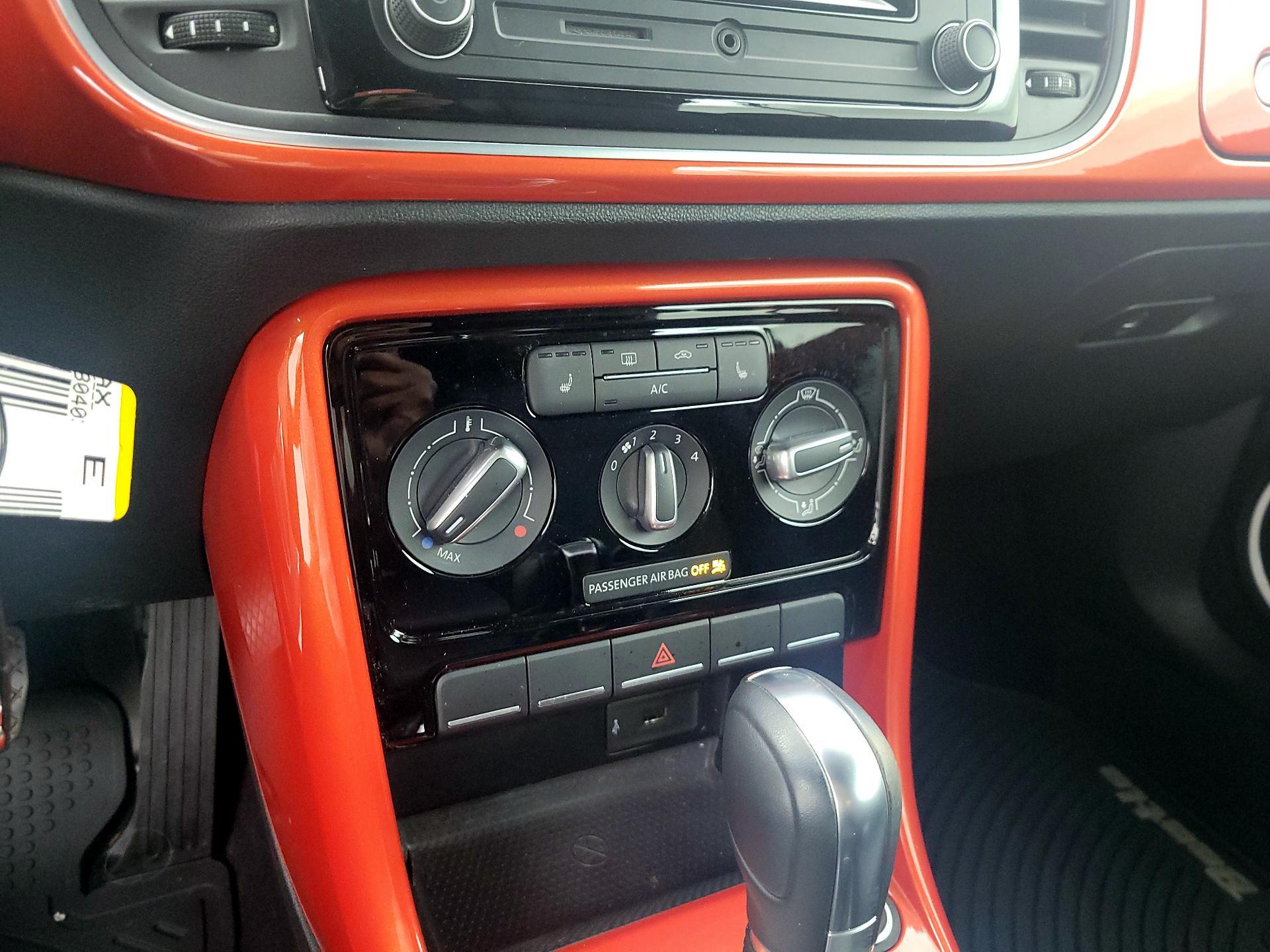 Thumbnail: 2017 Volkswagen Beetle - 16