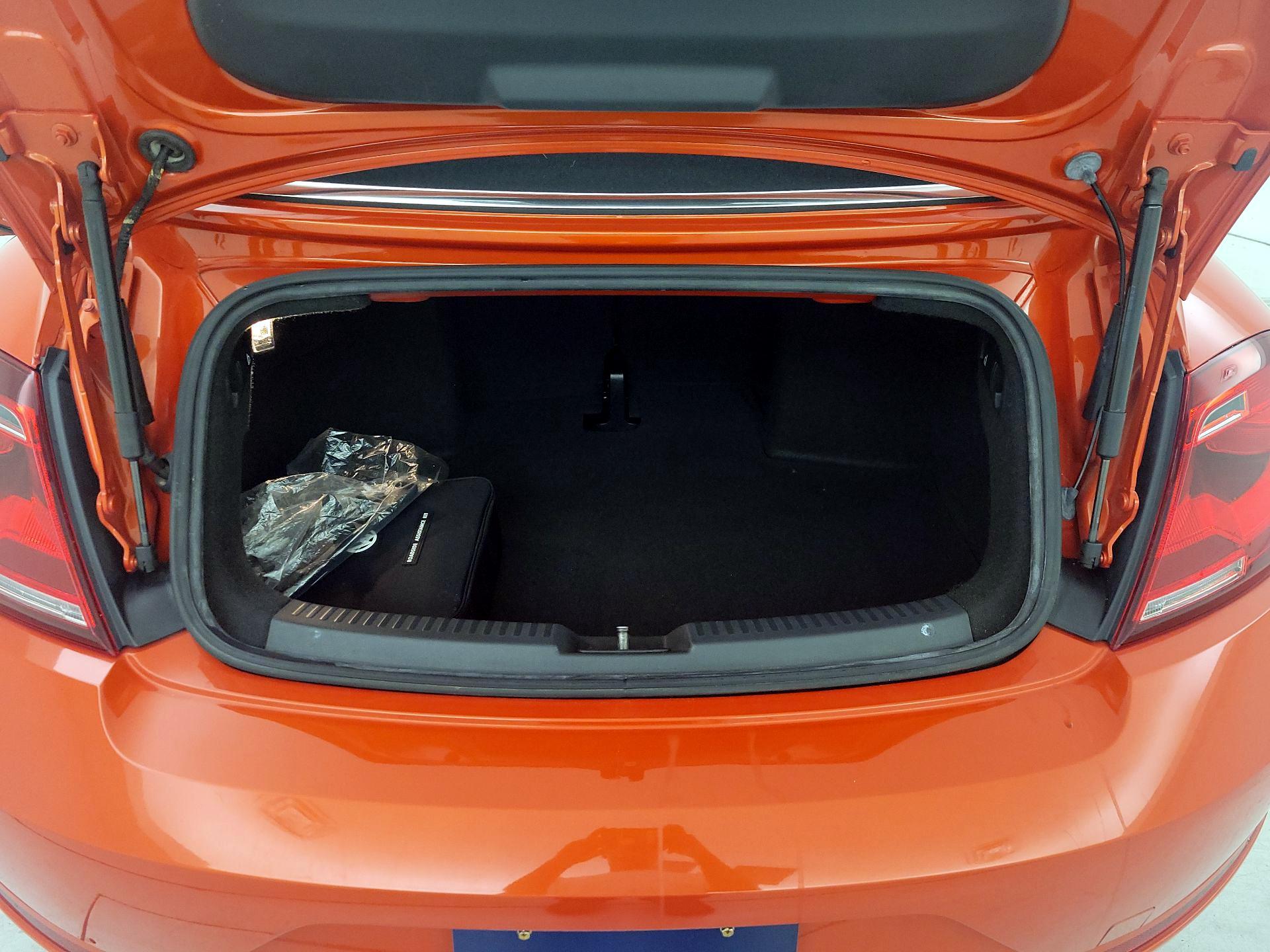 Thumbnail: 2017 Volkswagen Beetle - 19