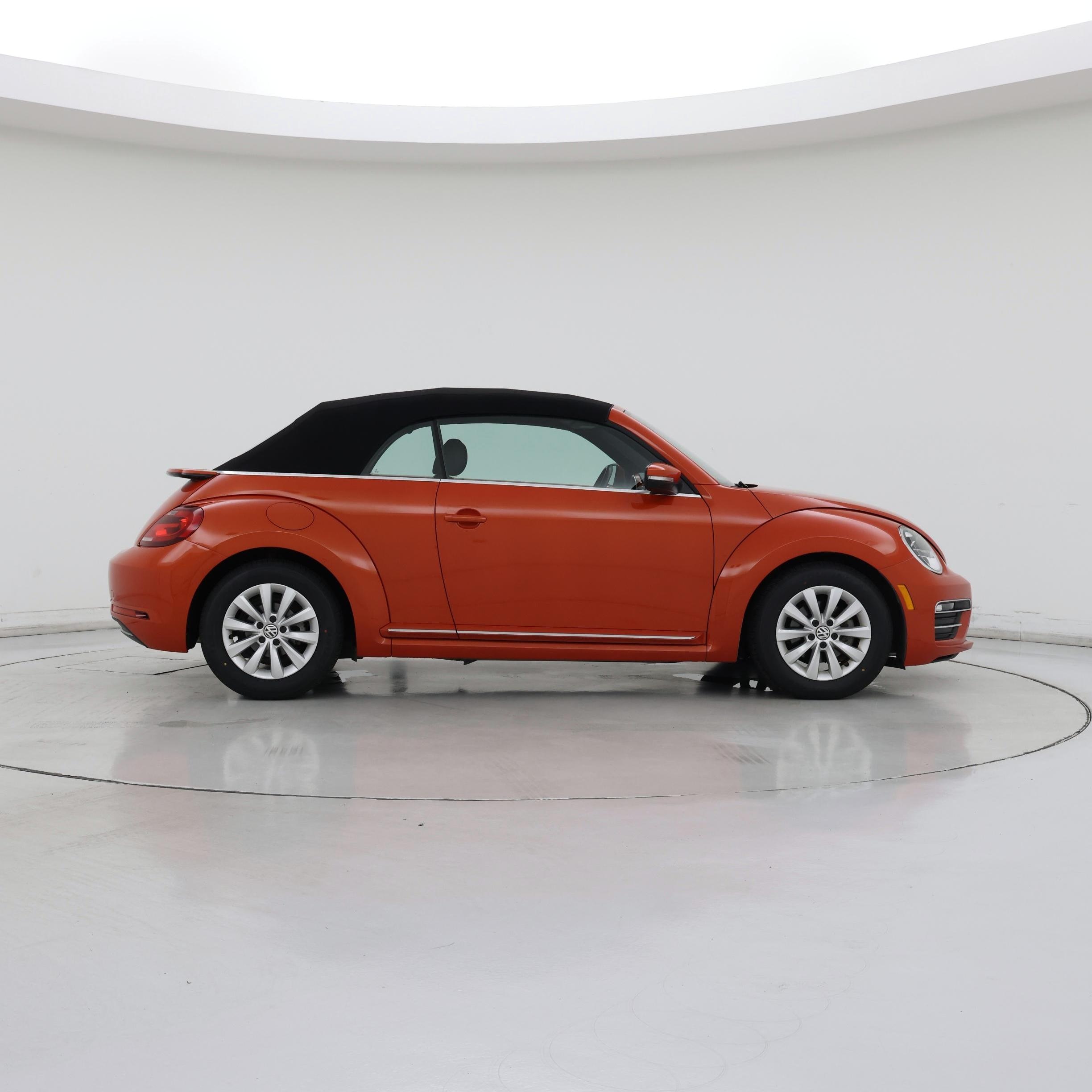 Thumbnail: 2017 Volkswagen Beetle - 7