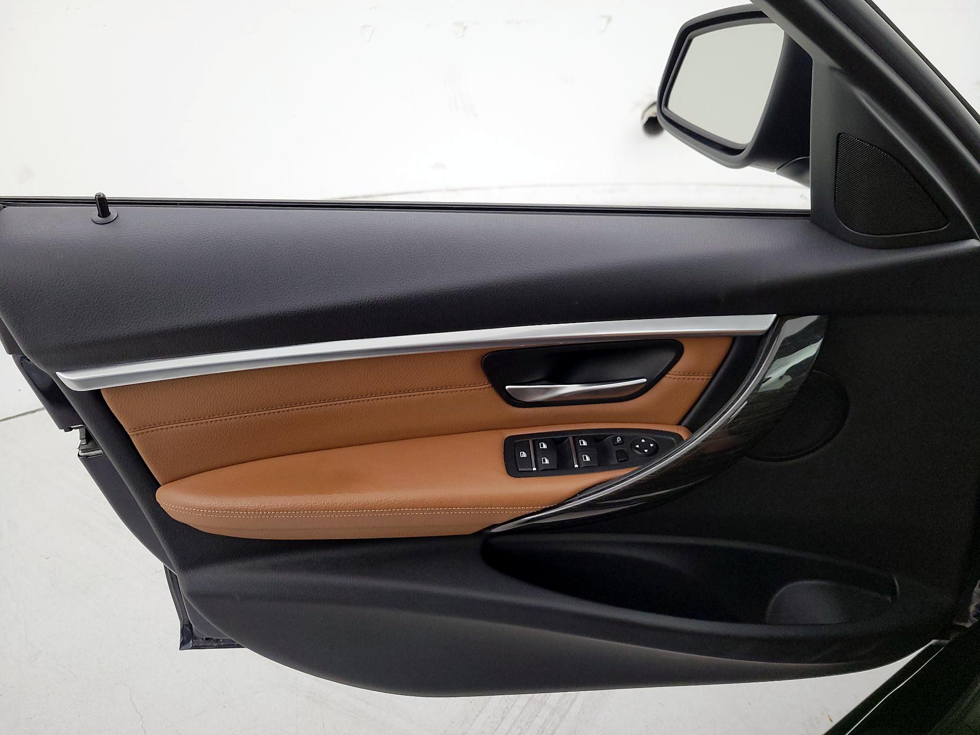 Thumbnail: 2016 BMW 3 Series - 12