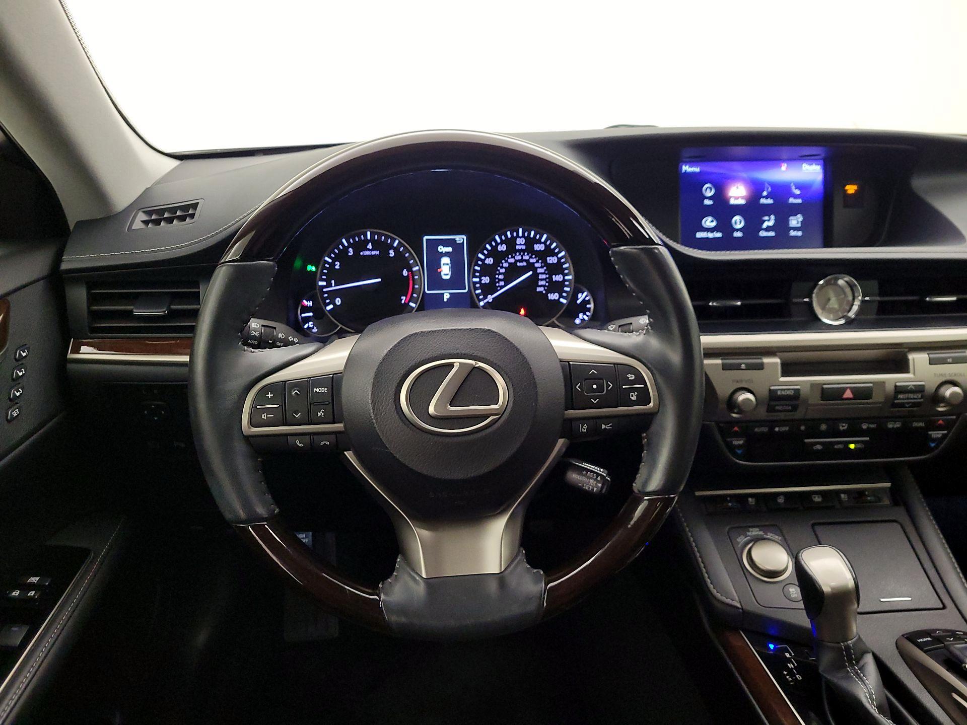 Thumbnail: 2018 Lexus ES - 10