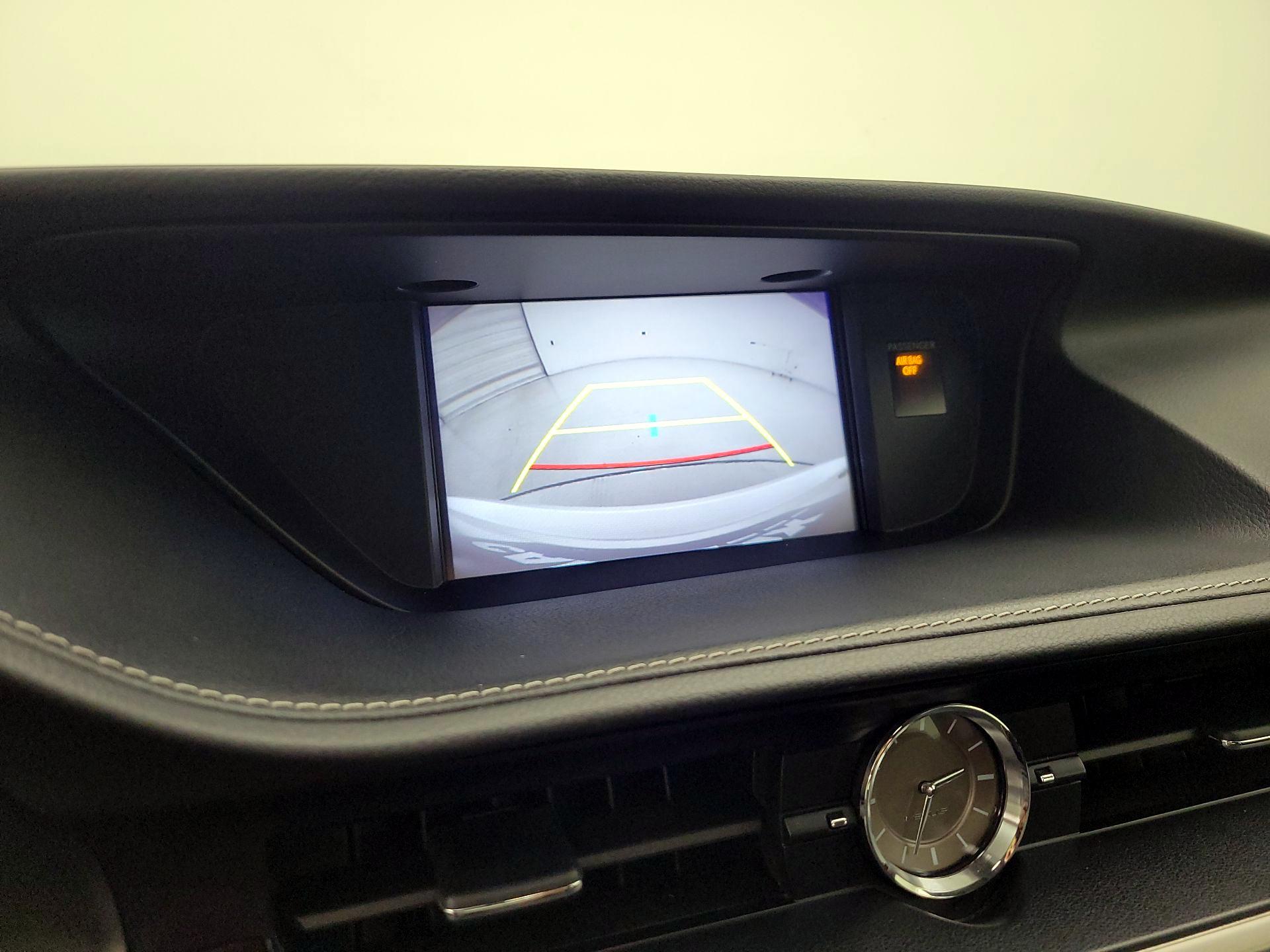 Thumbnail: 2018 Lexus ES - 15