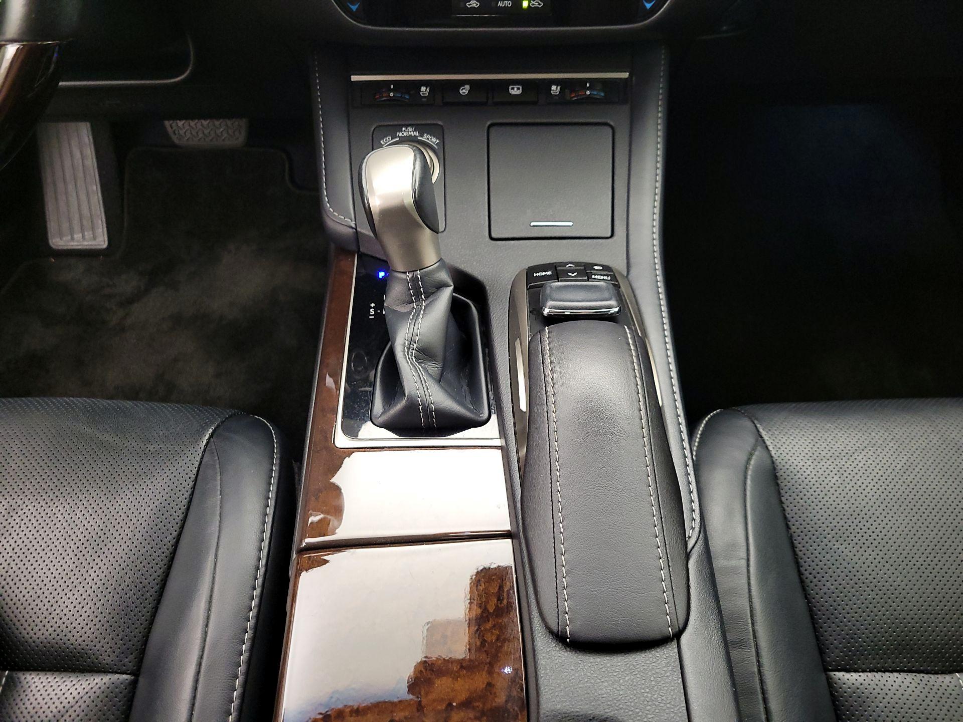 Thumbnail: 2018 Lexus ES - 18