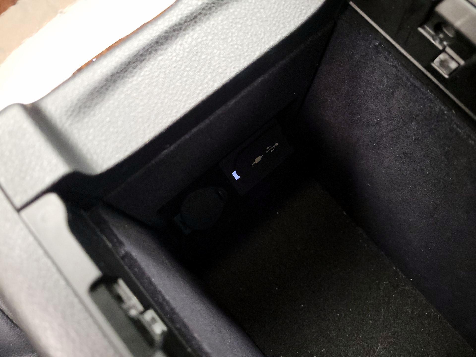 Thumbnail: 2018 Lexus ES - 19