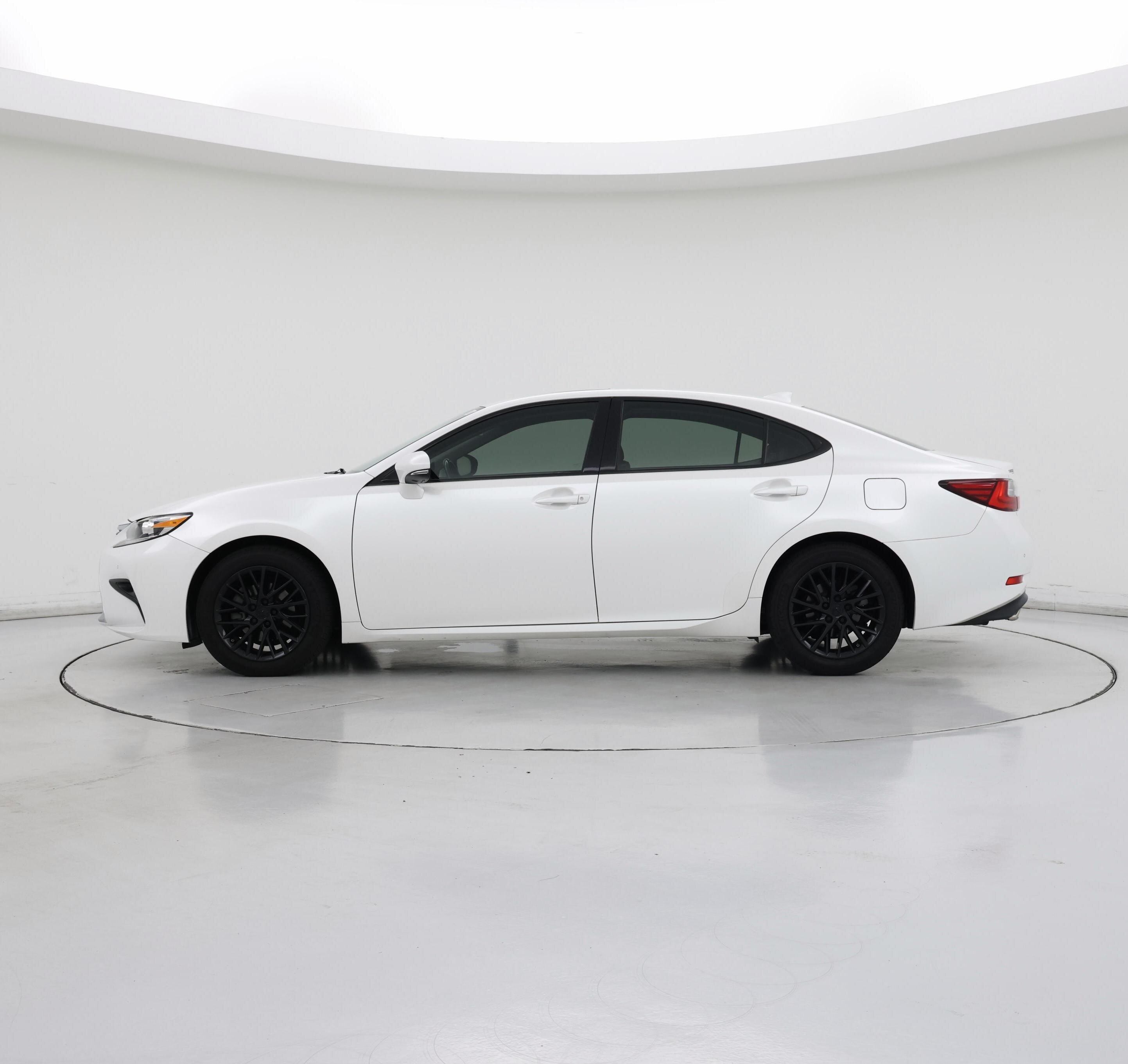 Thumbnail: 2018 Lexus ES - 3