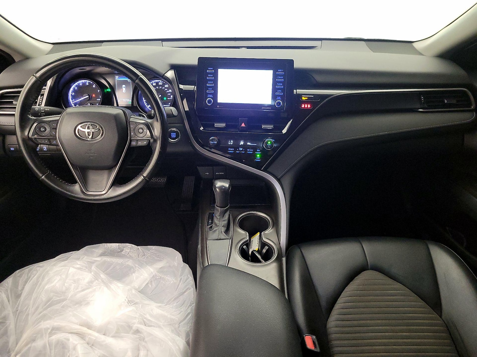 2021 Toyota Camry SE - Photo 10