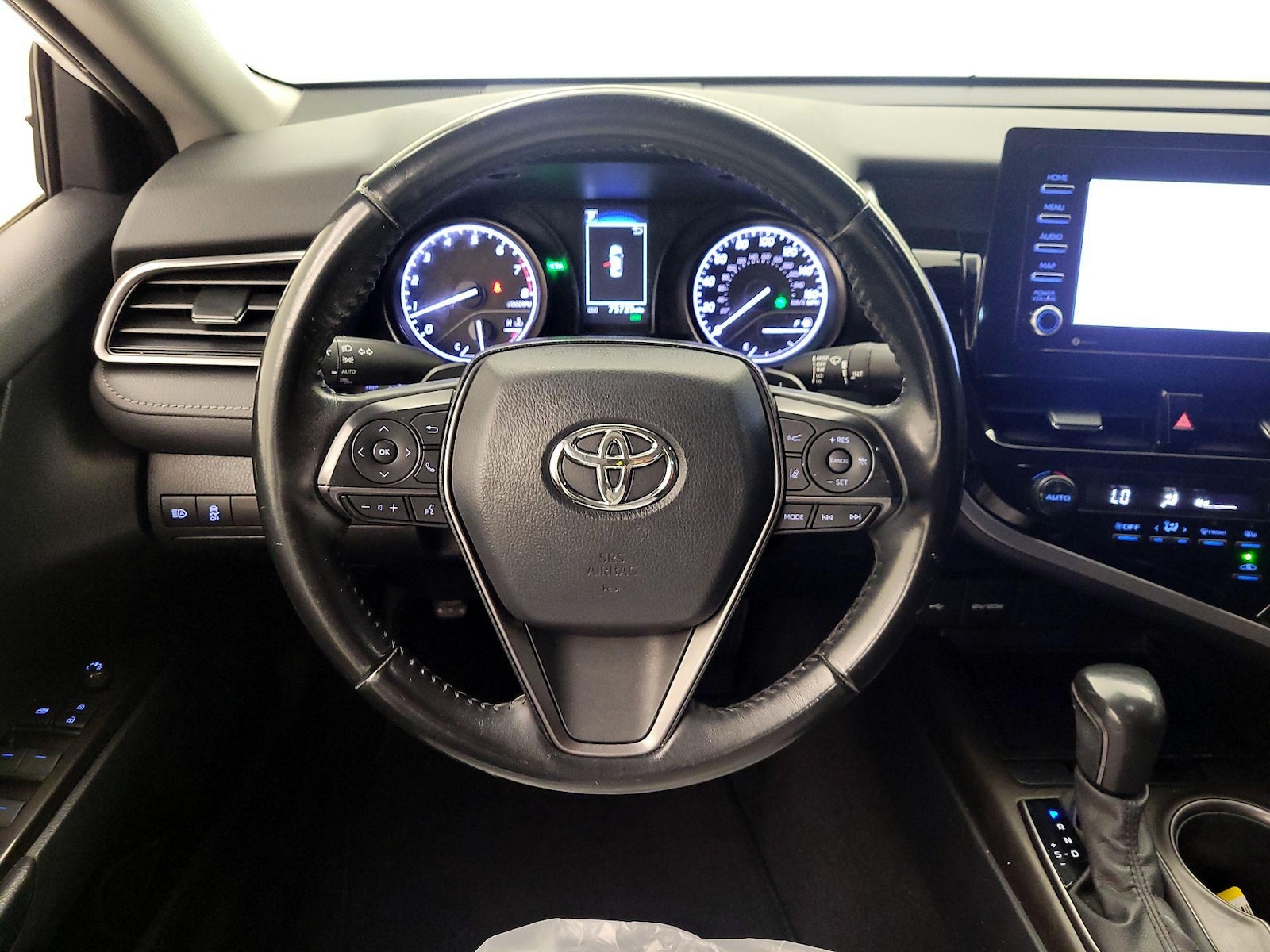 2021 Toyota Camry SE - Photo 11