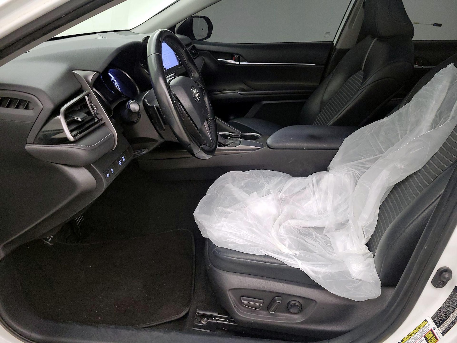 2021 Toyota Camry SE - Photo 12