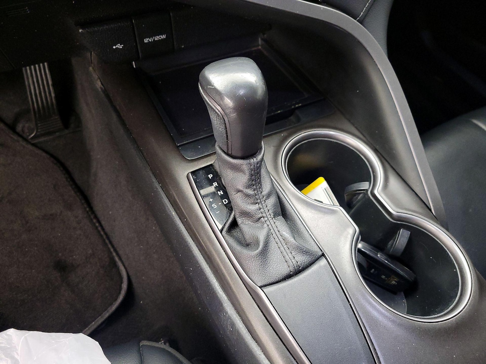 2021 Toyota Camry SE - Photo 18