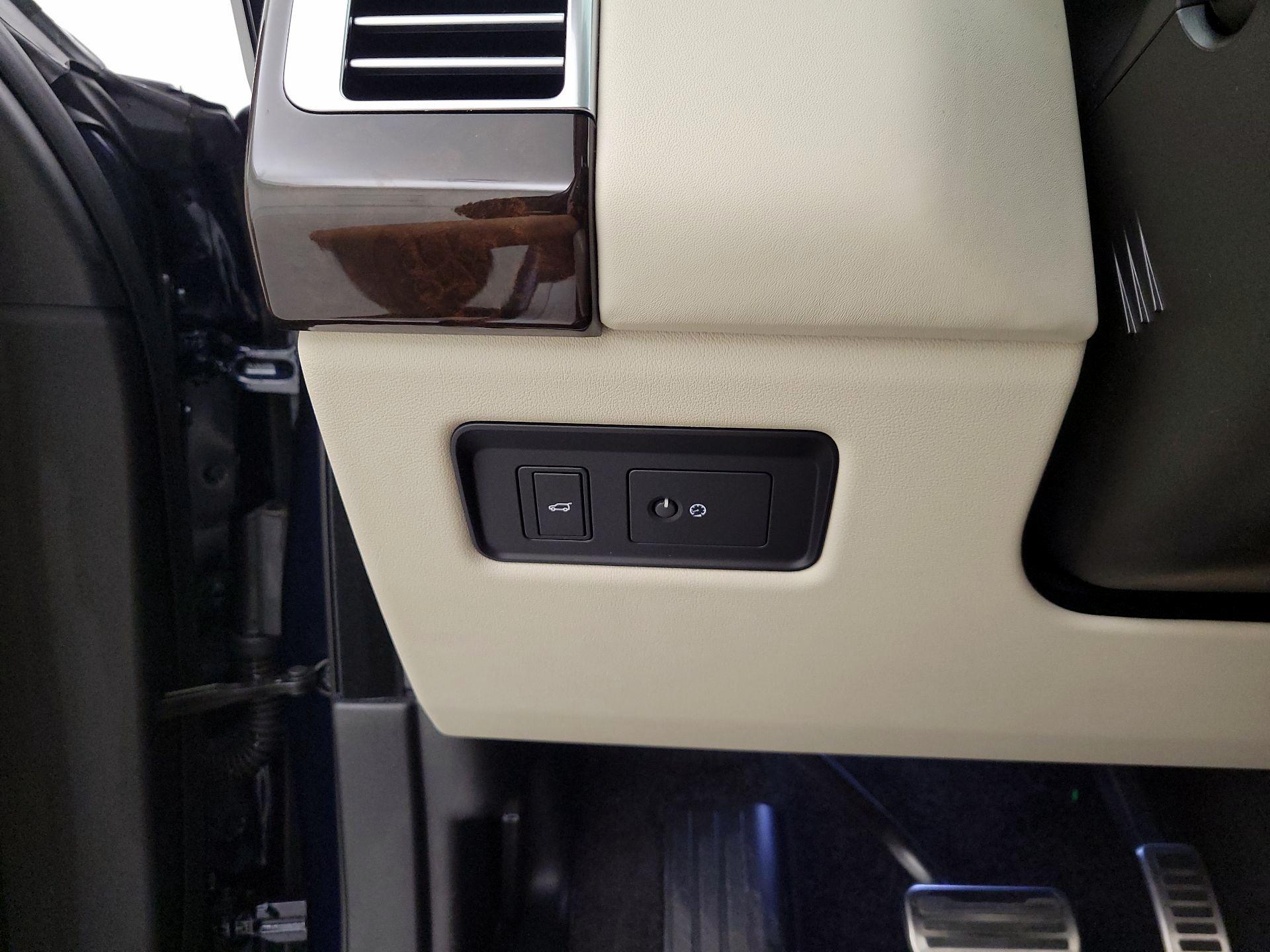 Thumbnail: 2022 Land Rover Range Rover - 13