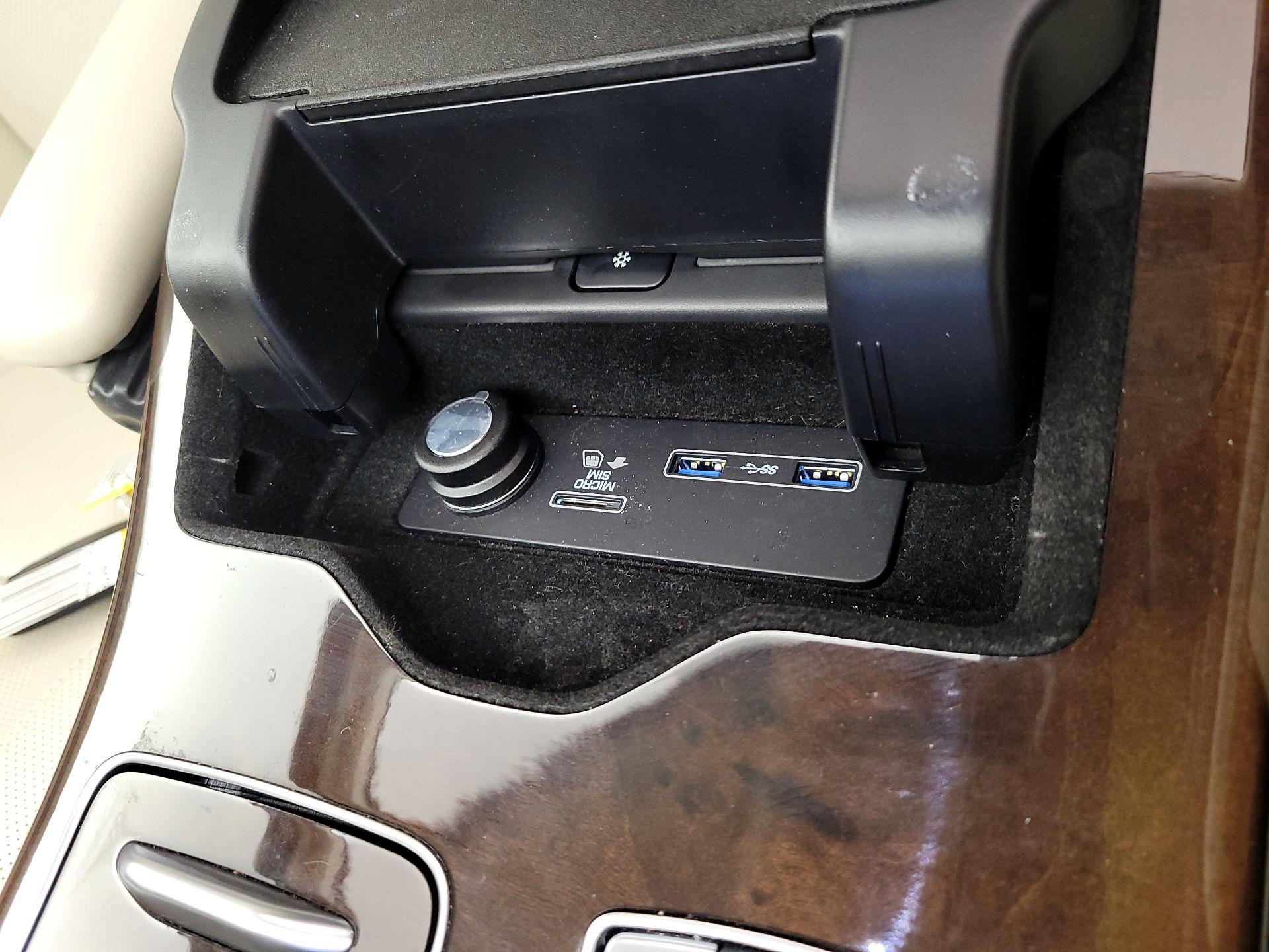 Thumbnail: 2022 Land Rover Range Rover - 19