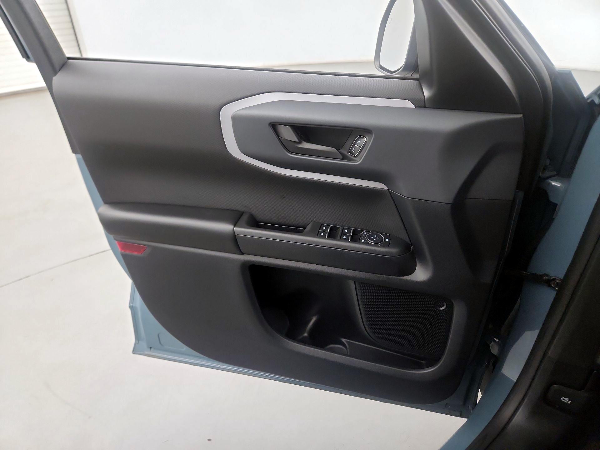 Thumbnail: 2022 Ford Bronco Sport - 12