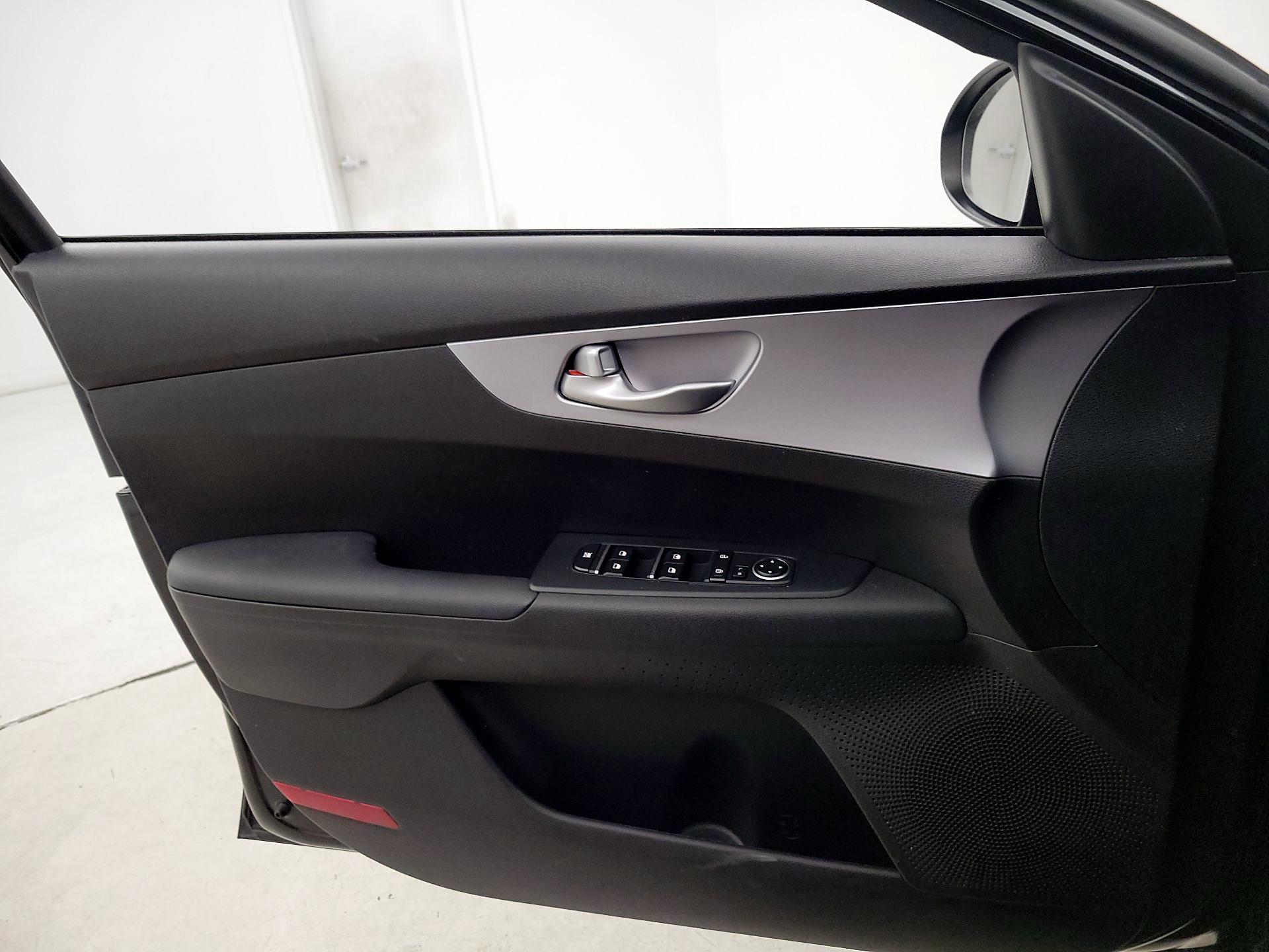 Thumbnail: 2024 Kia Forte - 12