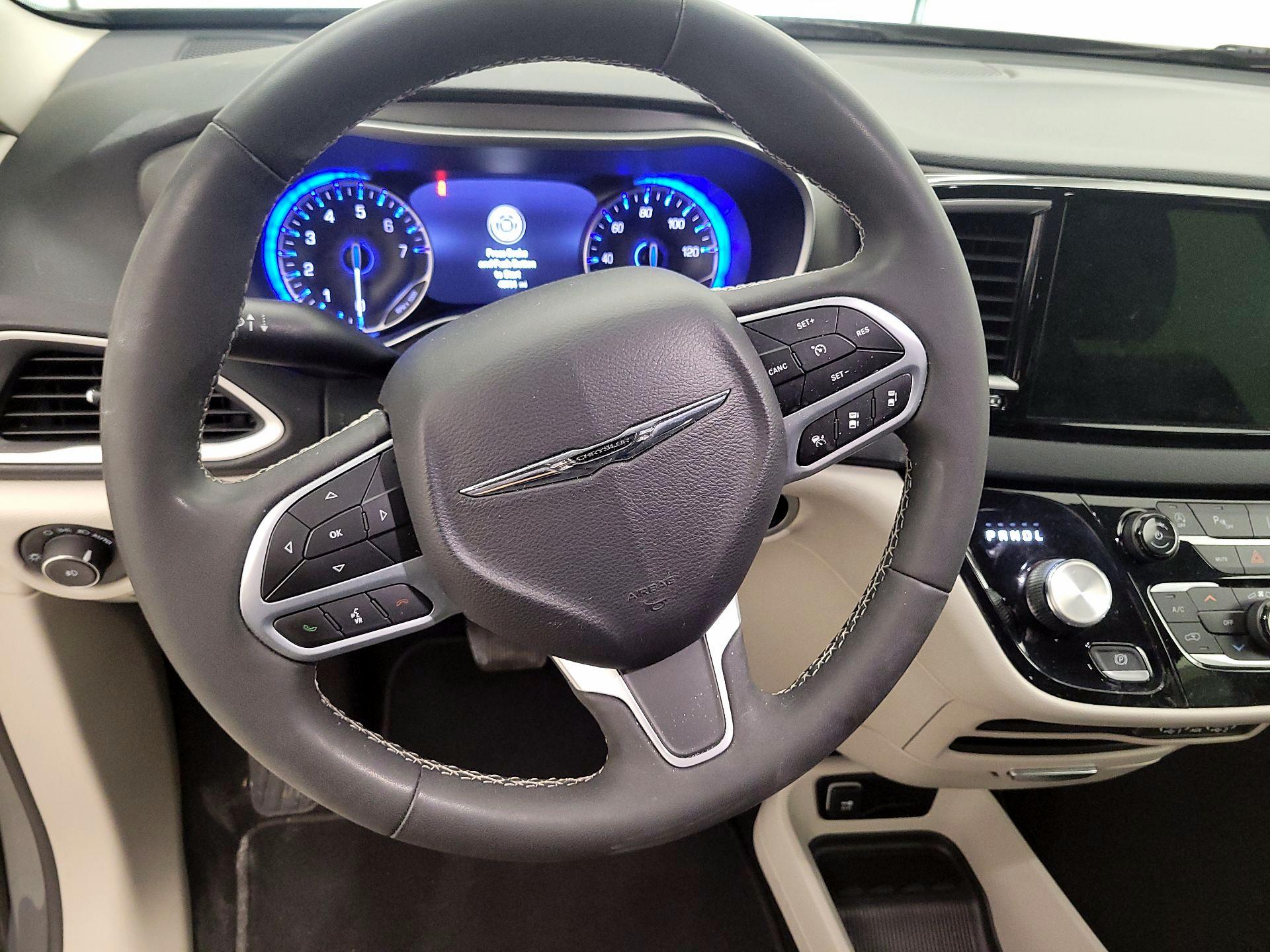 Thumbnail: 2023 Chrysler Pacifica - 10