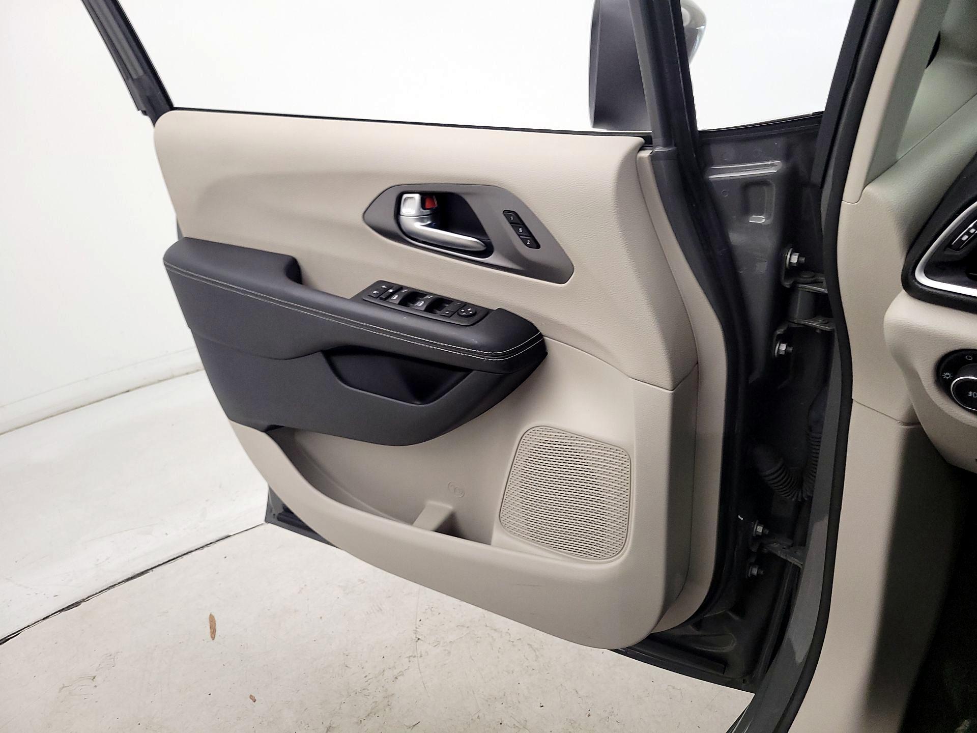 Thumbnail: 2023 Chrysler Pacifica - 12