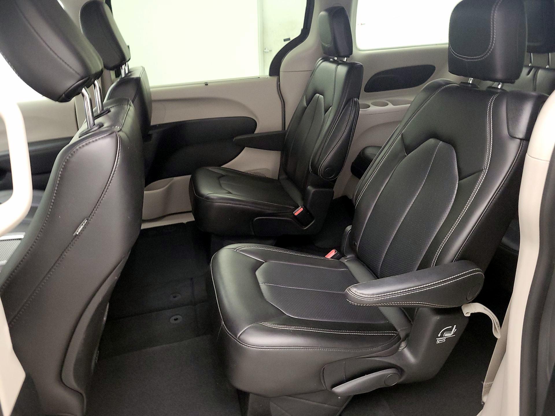 Thumbnail: 2023 Chrysler Pacifica - 19