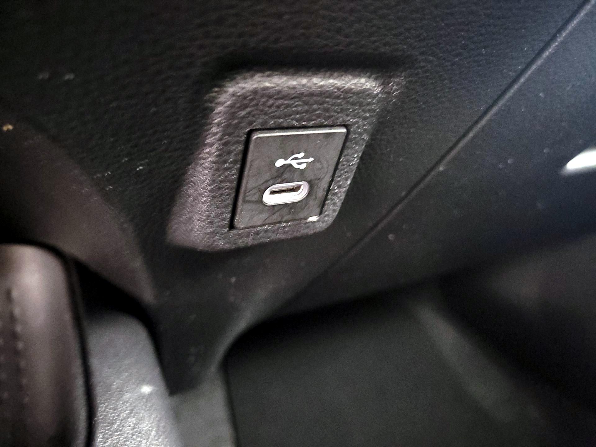 Thumbnail: 2025 Toyota Corolla - 18