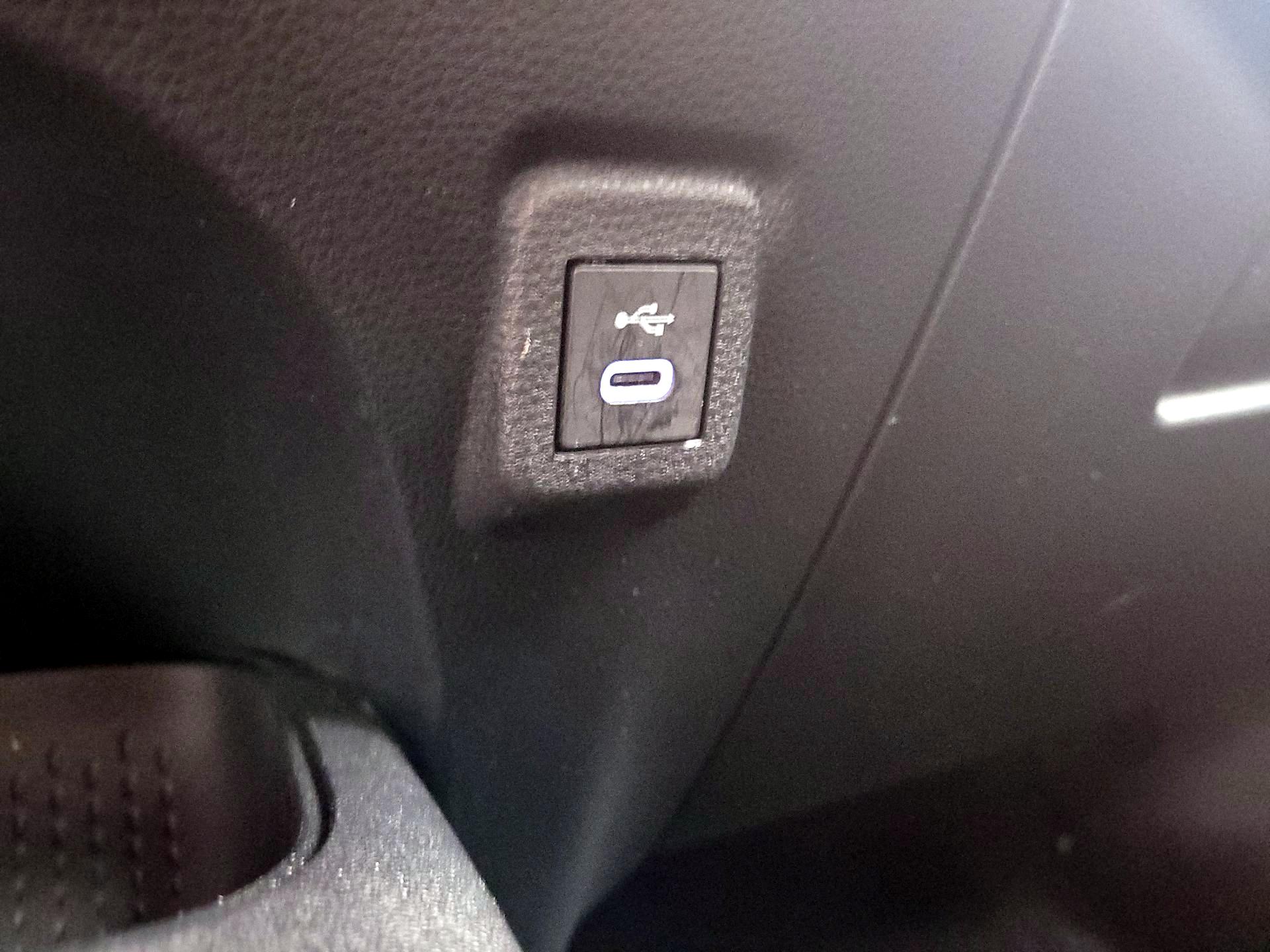 Thumbnail: 2025 Toyota Corolla - 18