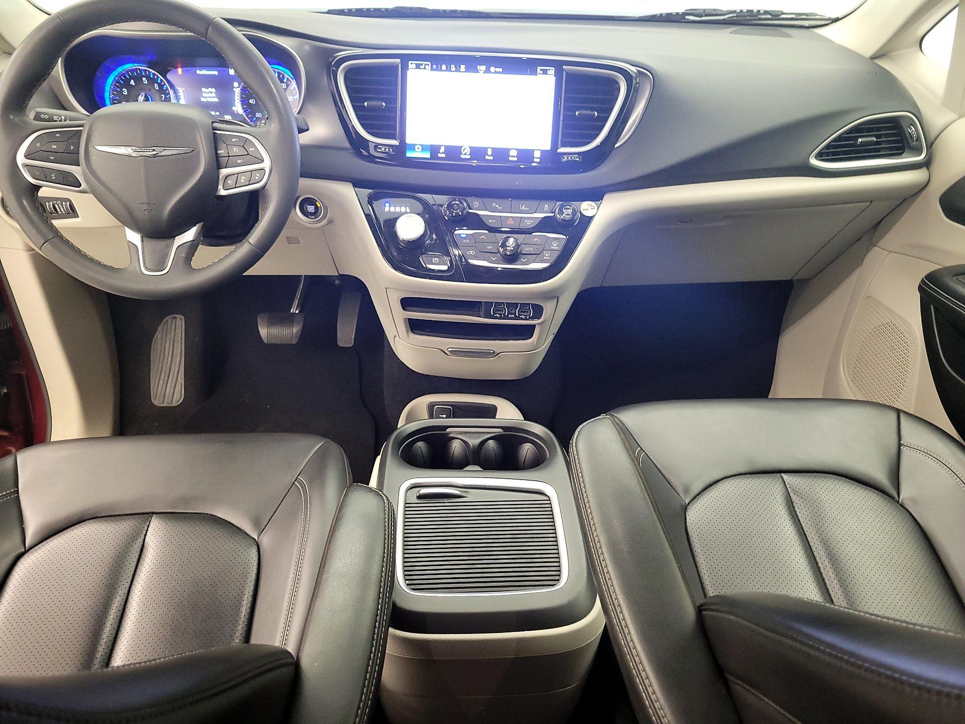 Thumbnail: 2023 Chrysler Pacifica - 9