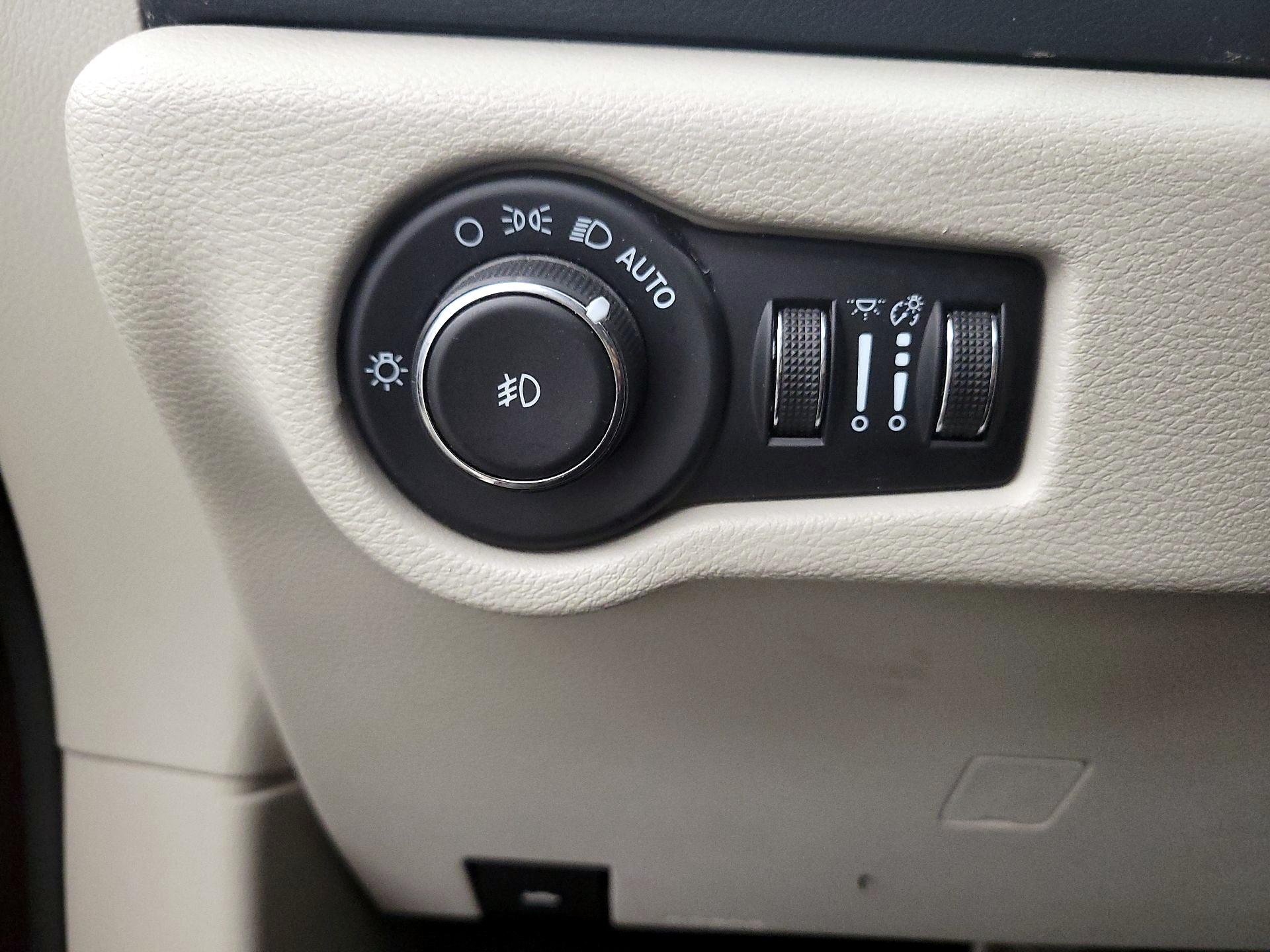 Thumbnail: 2023 Chrysler Pacifica - 13