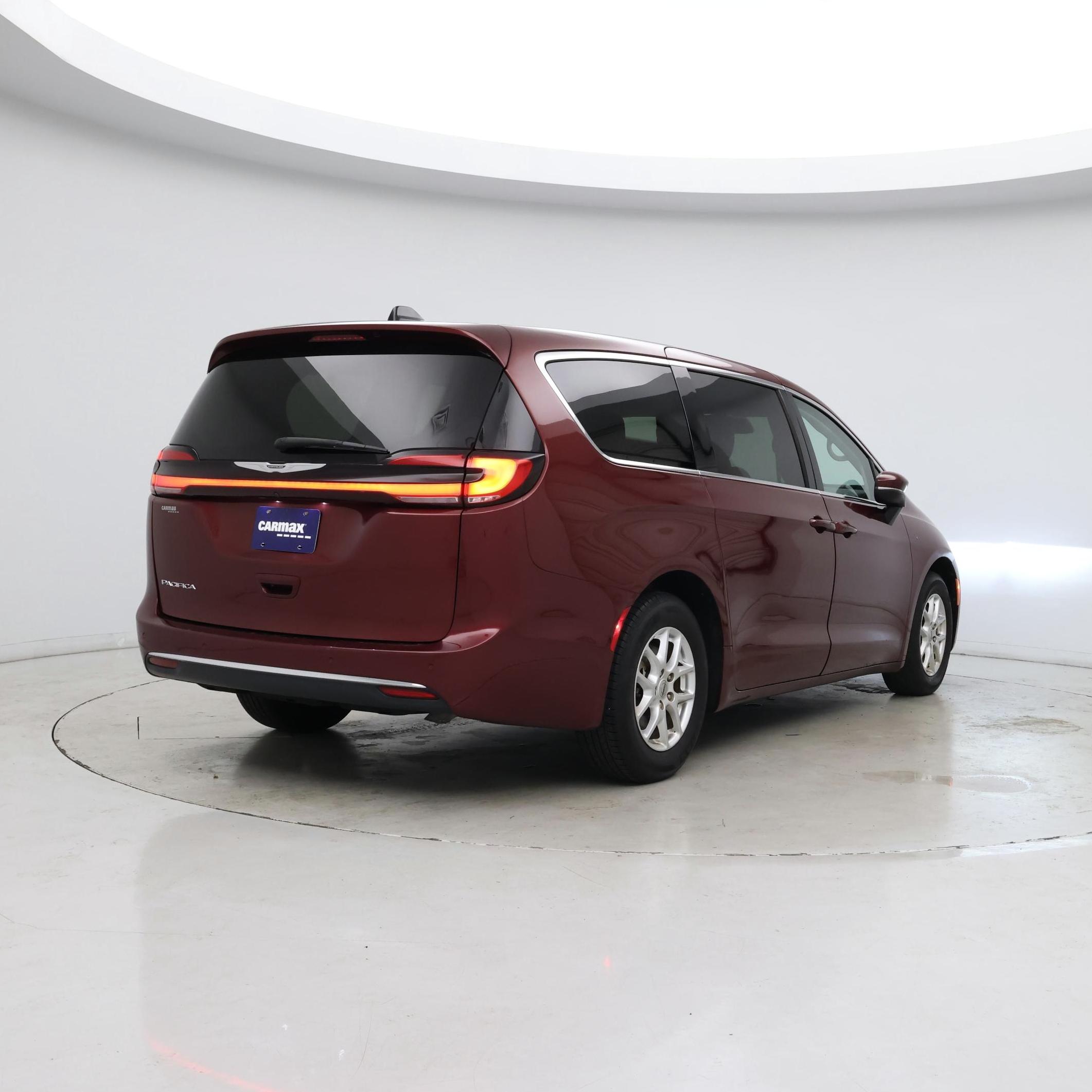 Thumbnail: 2023 Chrysler Pacifica - 8